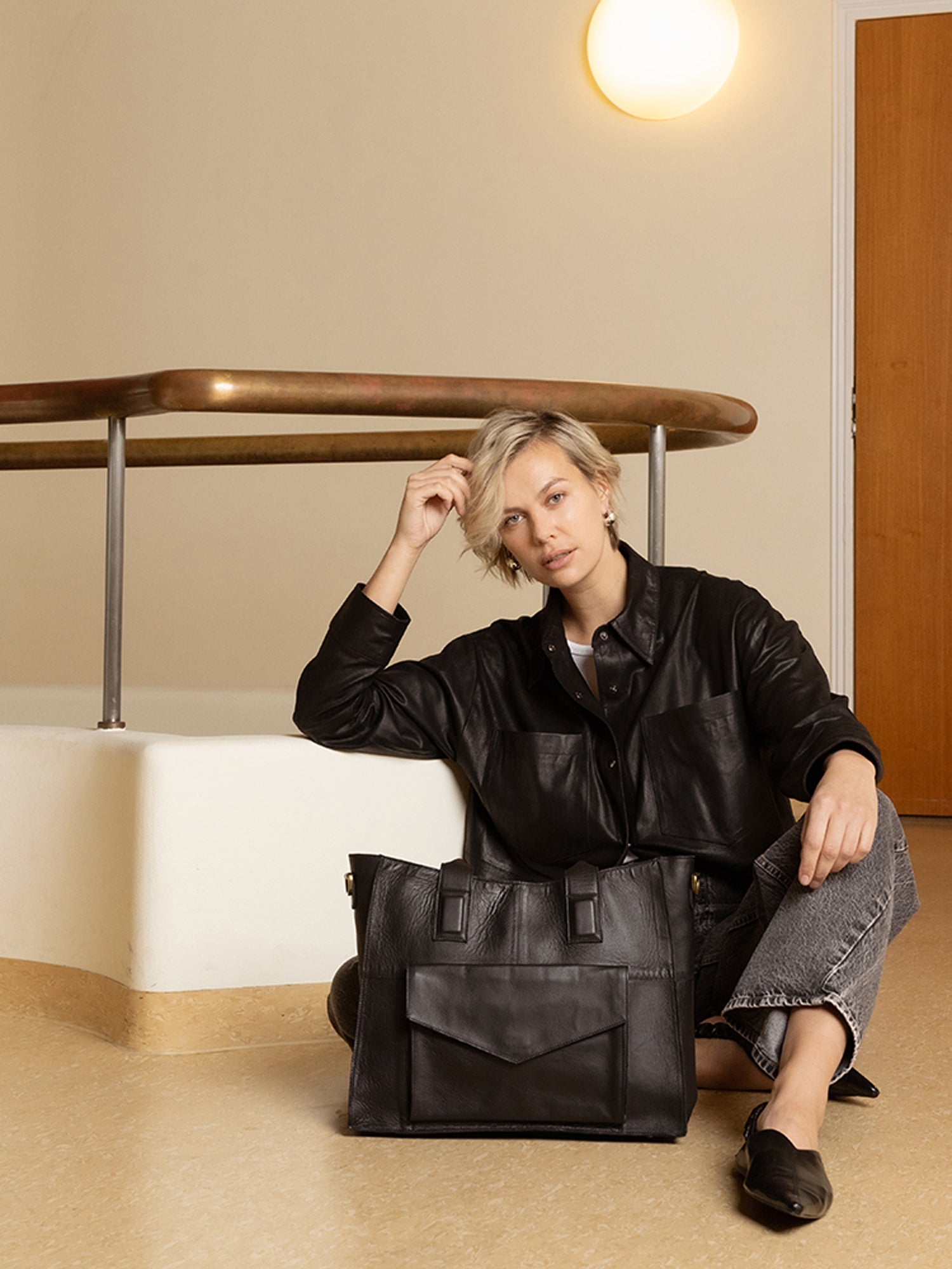 RE:DESIGNED Otilia Urban Schultertasche Schwarz Vollleder