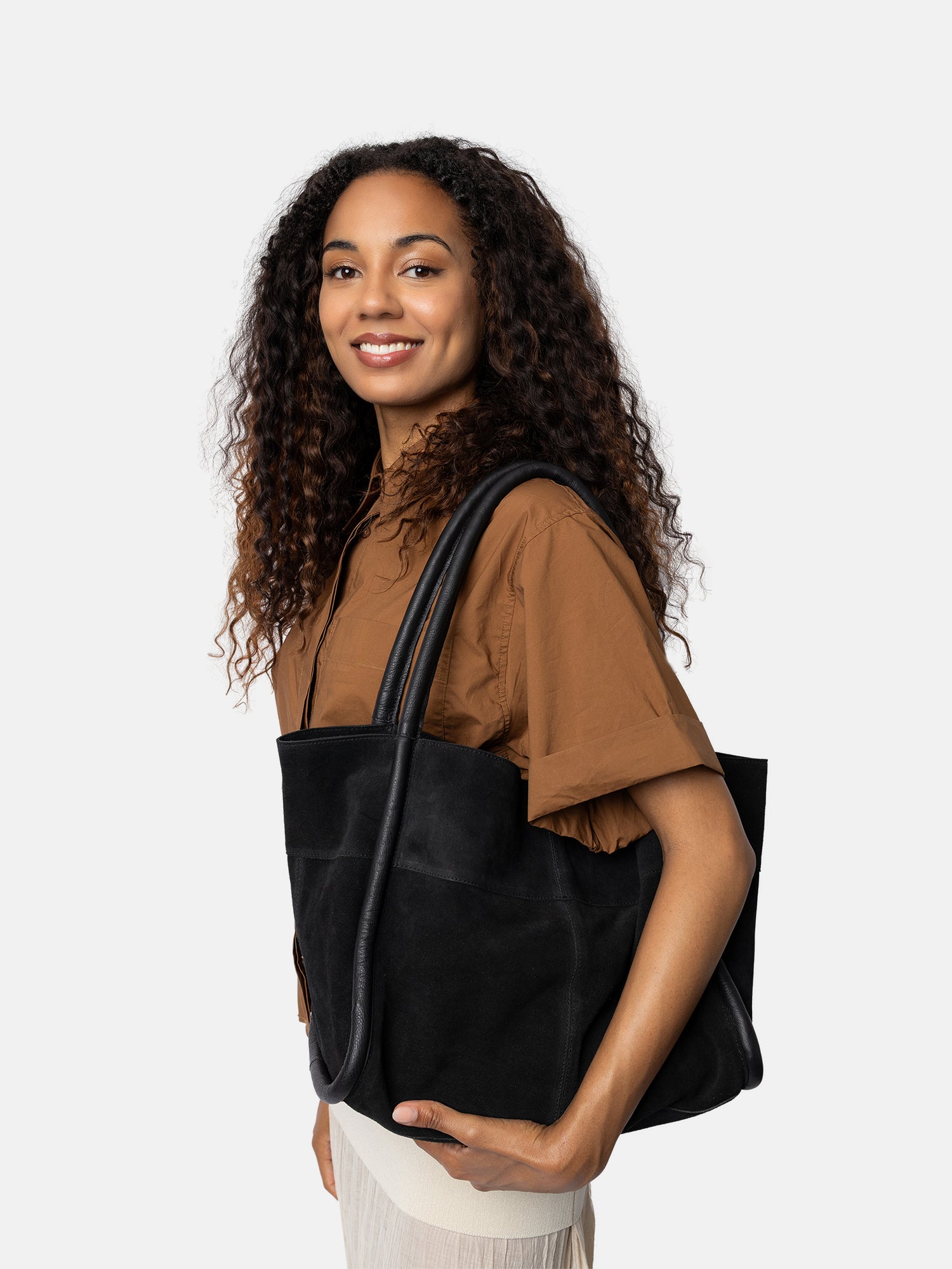 RE:DESIGNED Meno Shopper Schwarz Veloursleder