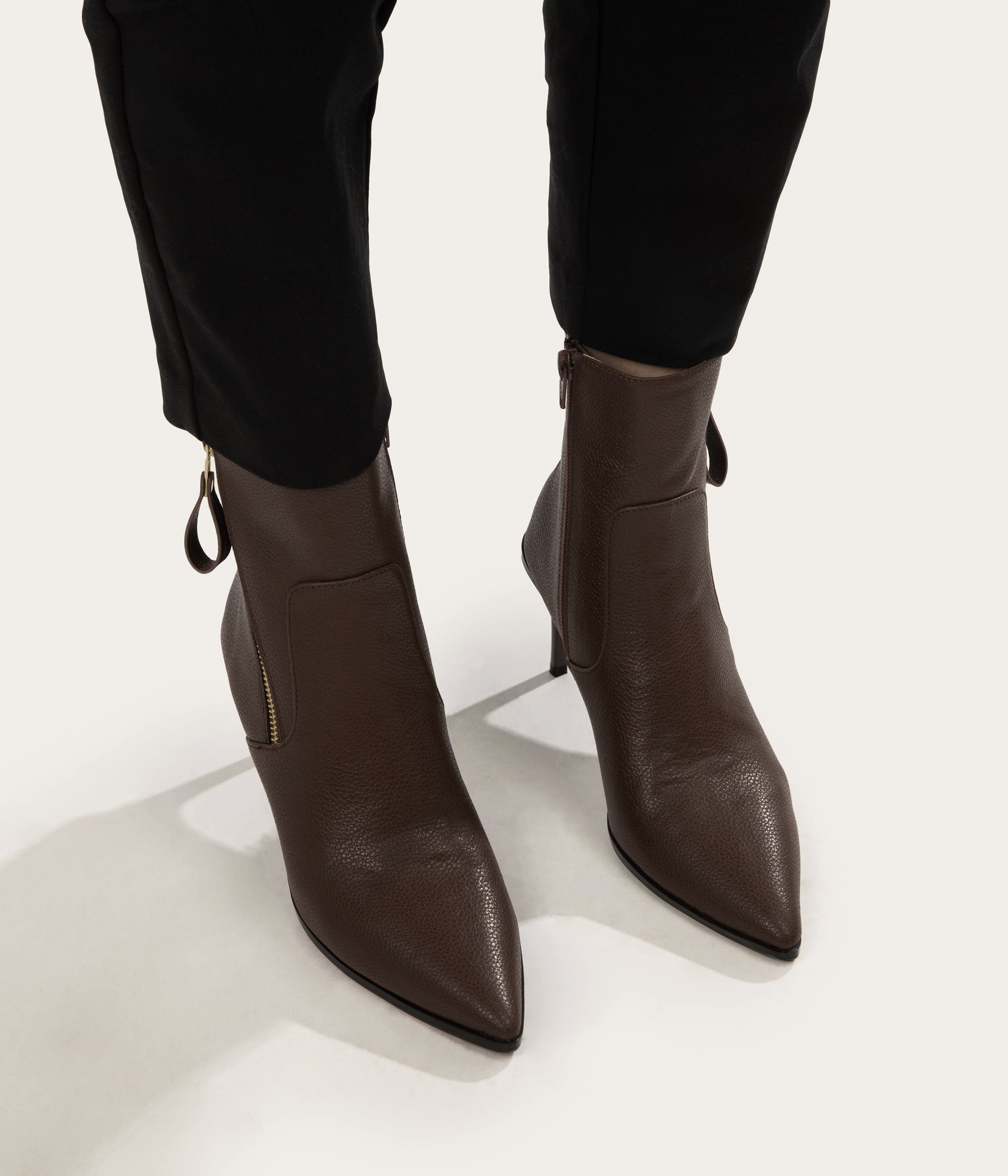 Matt & Nat Alaia Stiefeletten Schwarz 6,4cm Absatz