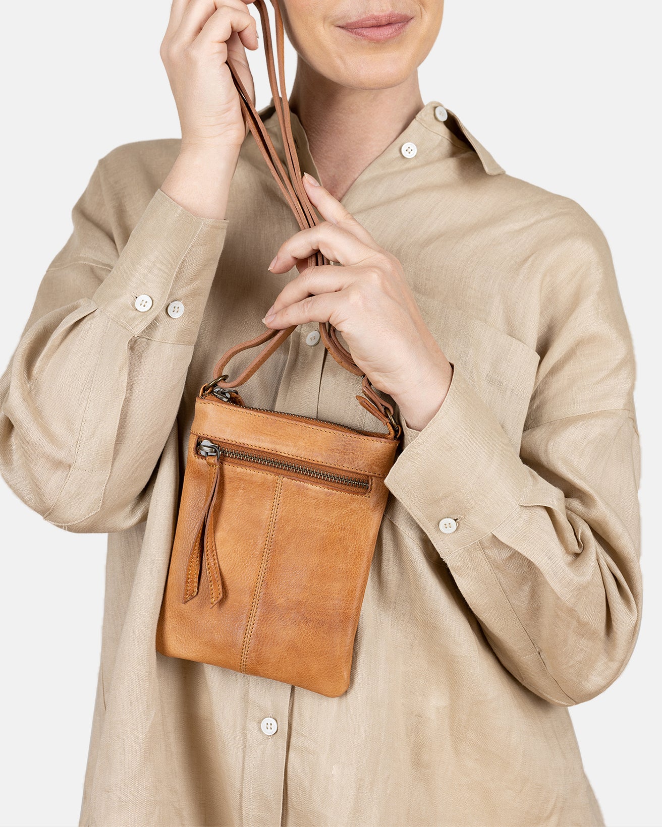 RE:DESIGNED Oulu Urban Handytasche Burned Tan Leder