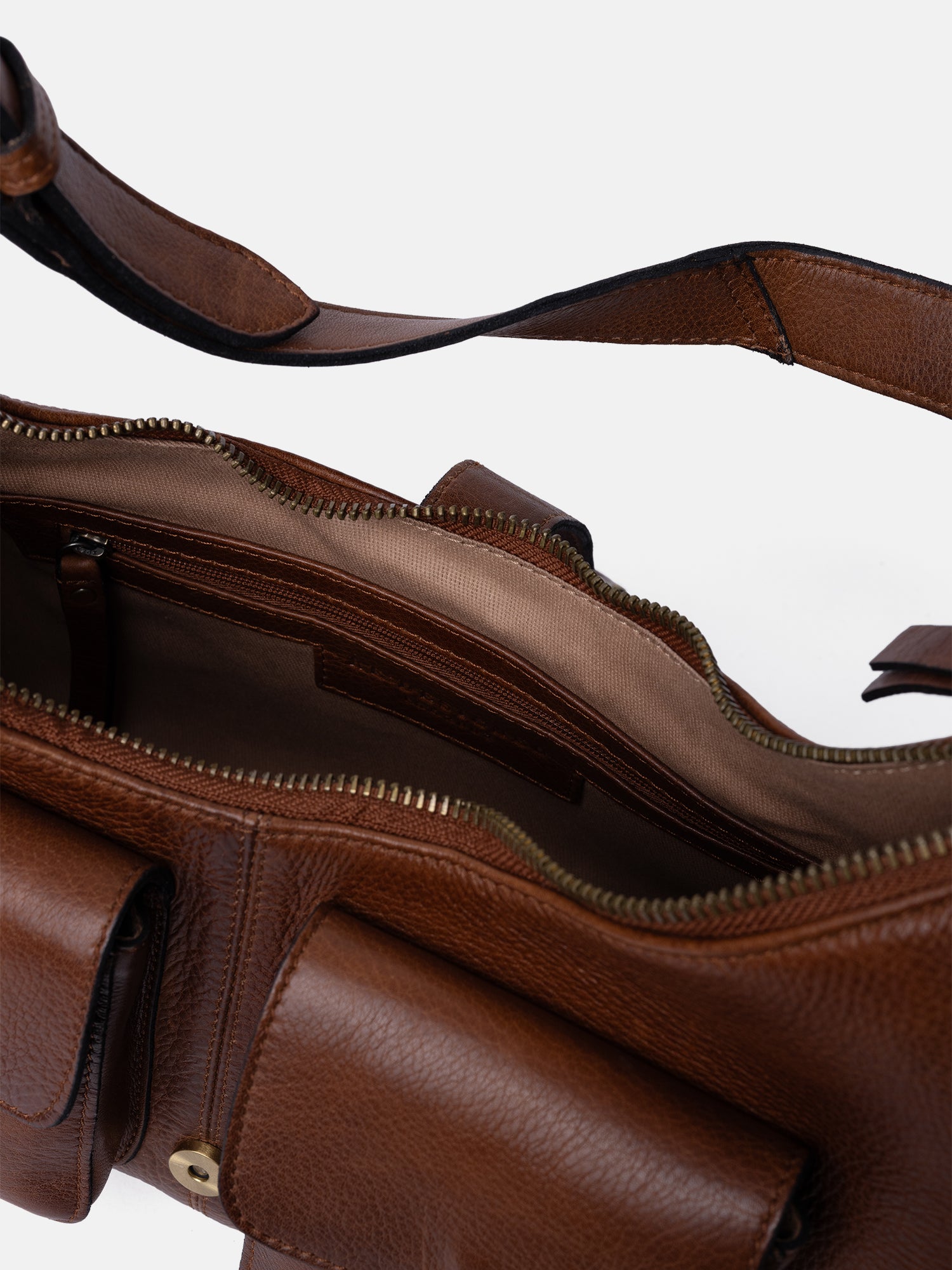RE:DESIGNED Solvej Medium Schultertasche Walnut Vollleder
