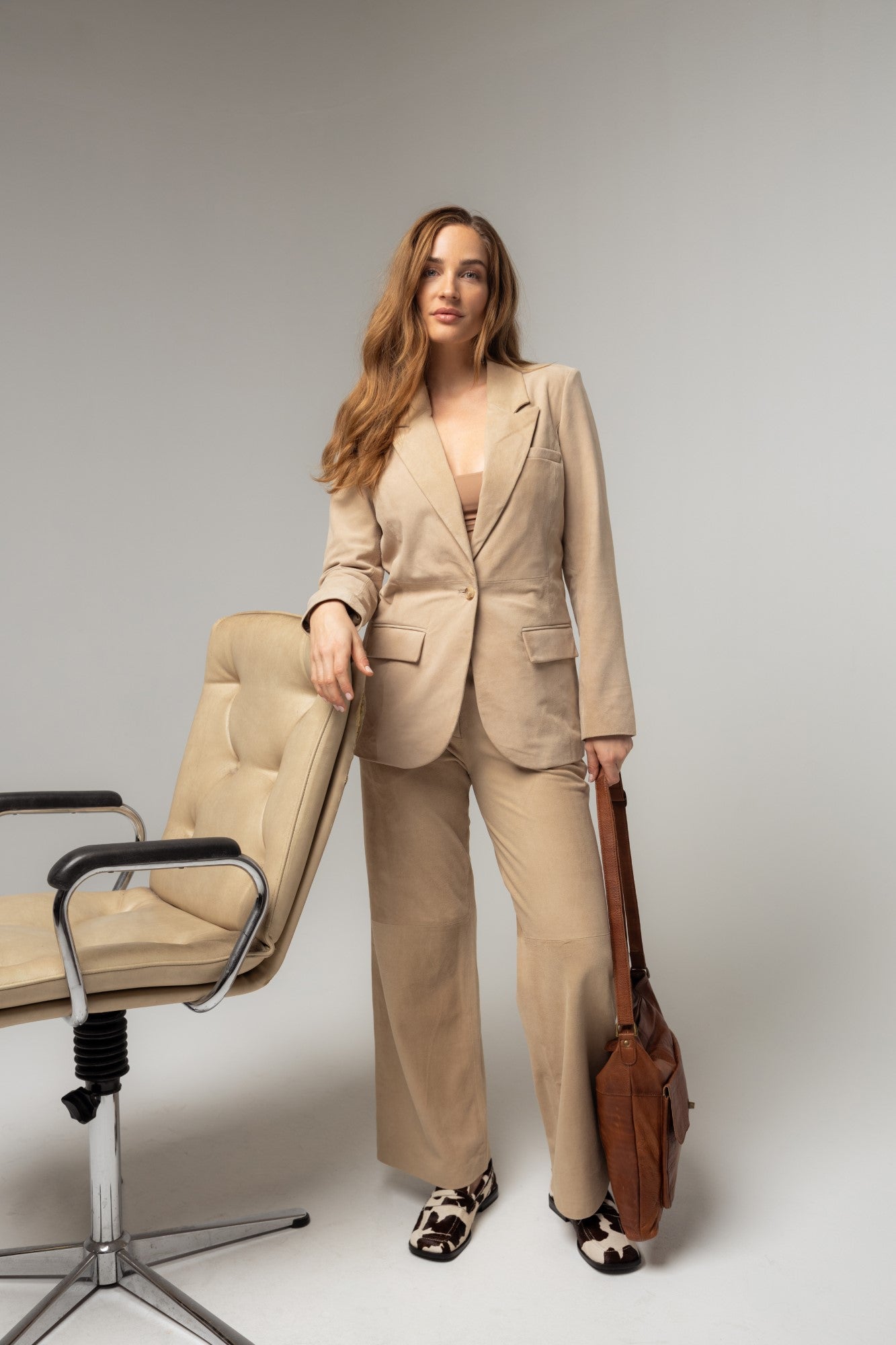 RE:DESIGNED 1656 Urban Umhängetasche Walnut Vollleder
