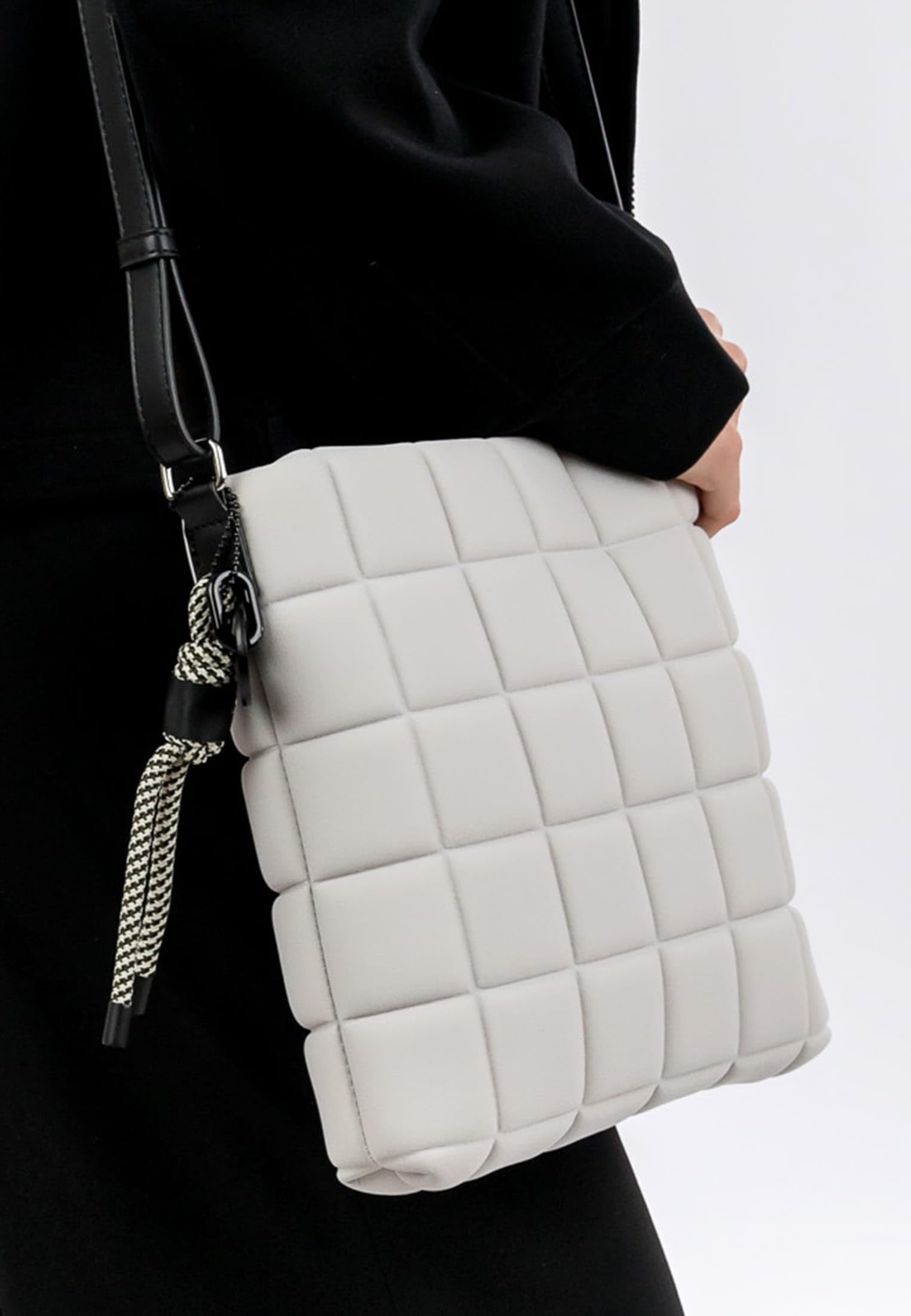SURI FREY Jancy Crossover Bag Umhängetasche Lightgrey Stepp