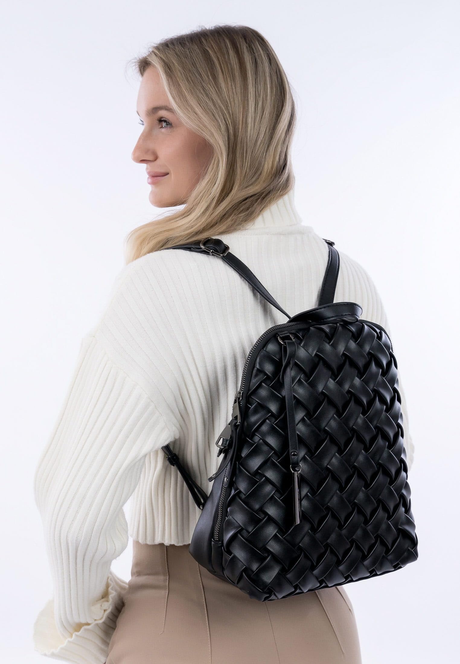 SURI FREY SFY Betty Backpack Rucksack Schwarz Alltag