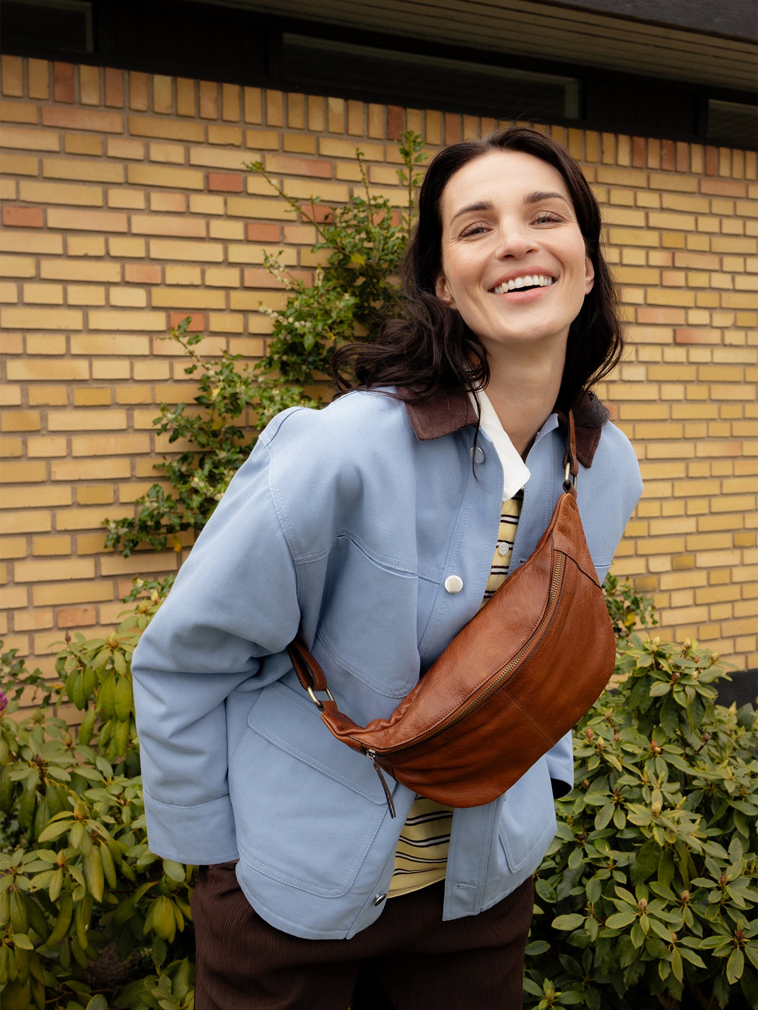 RE:DESIGNED Selina Bauchtasche Walnut Vollleder