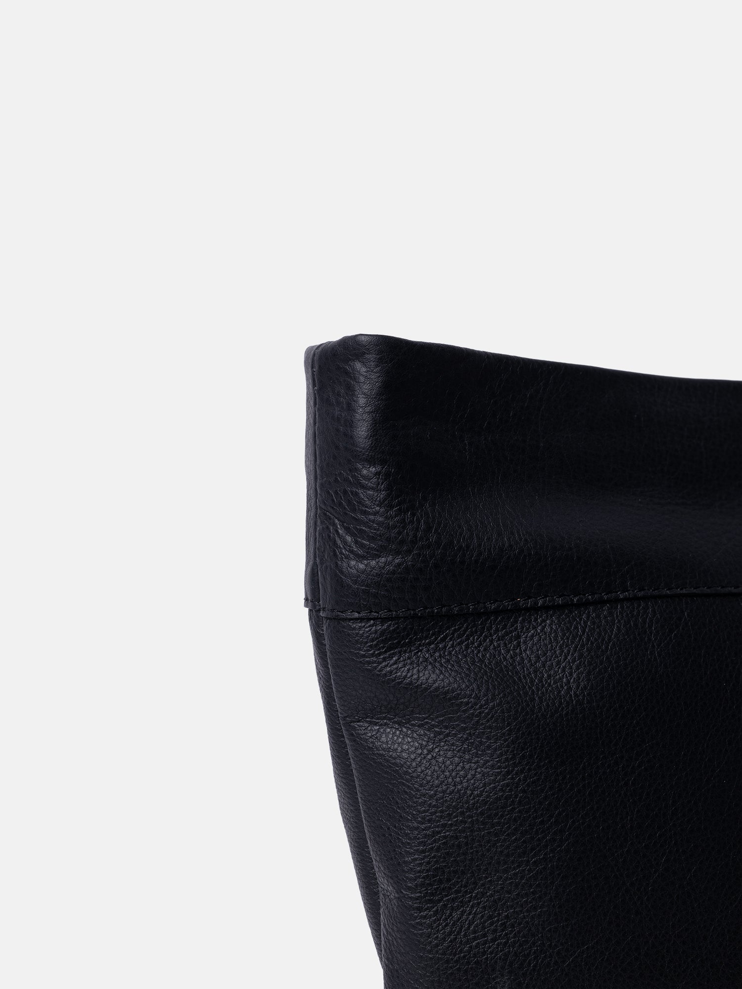 RE:DESIGNED Olea Small Umhängetasche Schwarz Vollleder