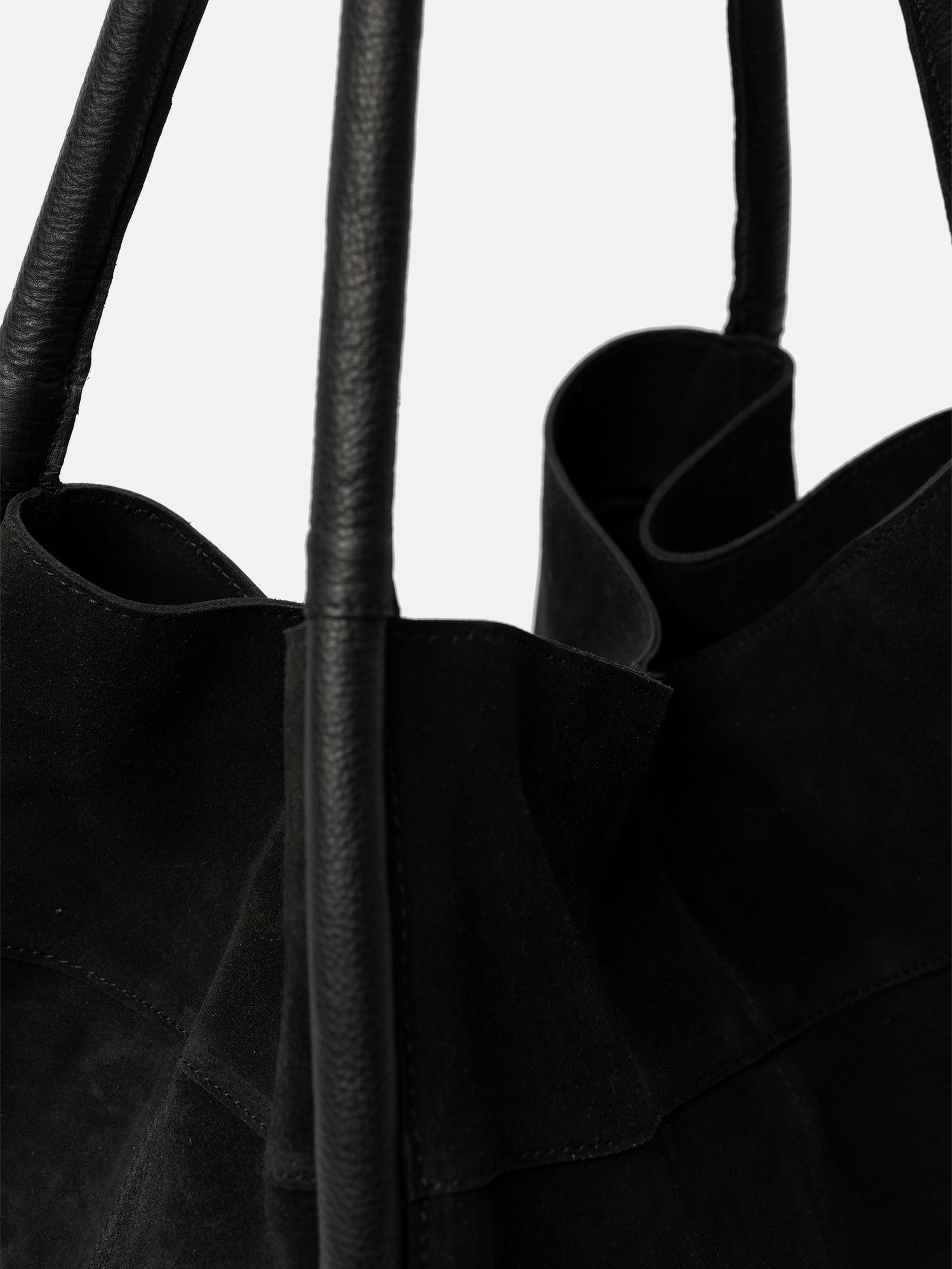 RE:DESIGNED Meno Shopper Schwarz Veloursleder