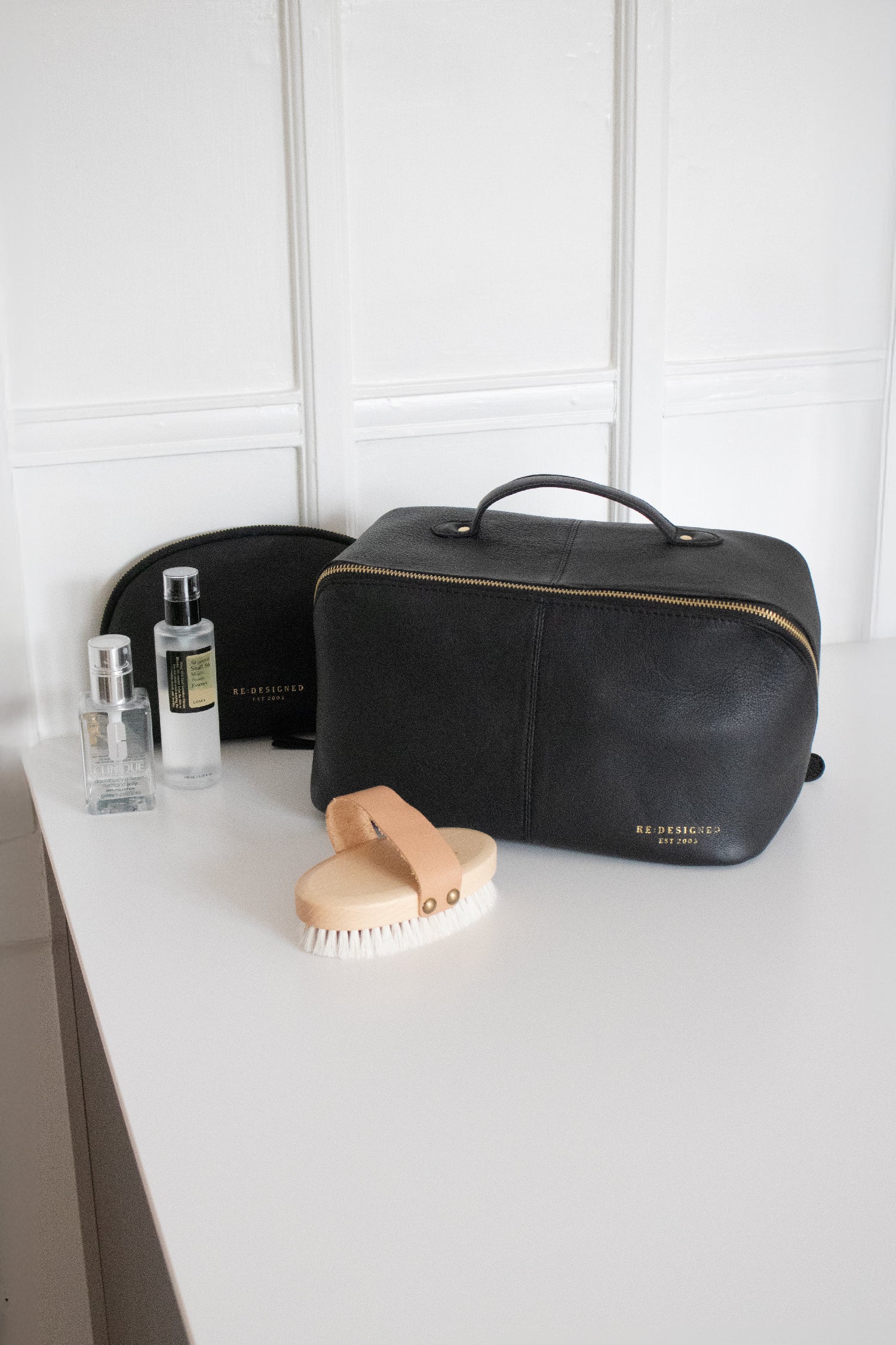 RE:DESIGNED Halima Big Kulturtasche Schwarz Vollleder