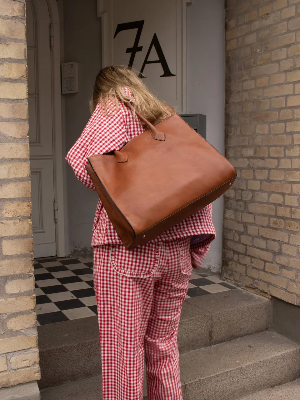 RE:DESIGNED Ora Big Schultertasche Tan Vollleder