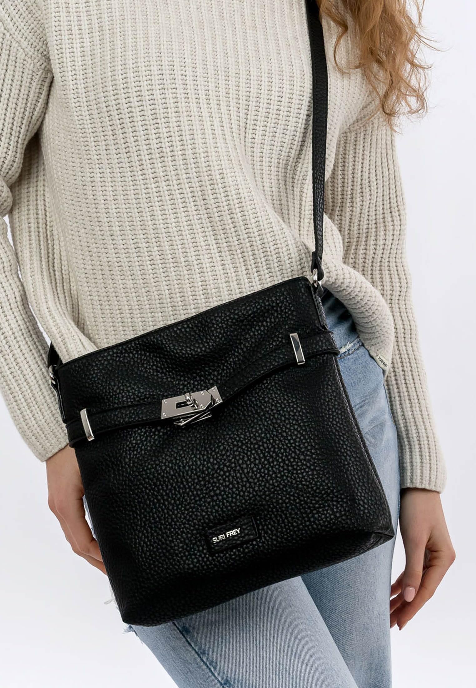 SURI FREY Leony Crossover Bag Umhängetasche Black schmal