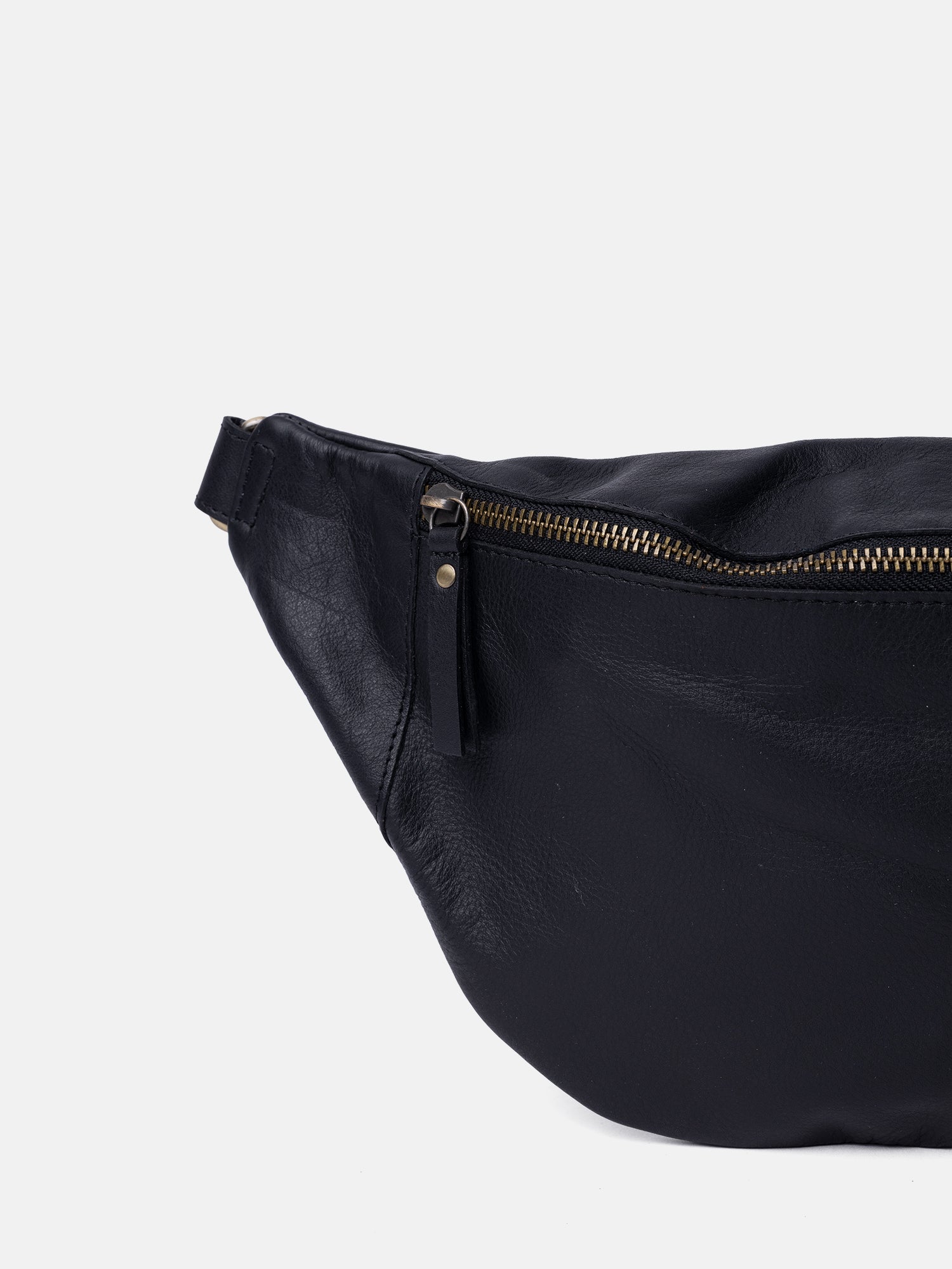 RE:DESIGNED Selina Bauchtasche Schwarz Vollleder