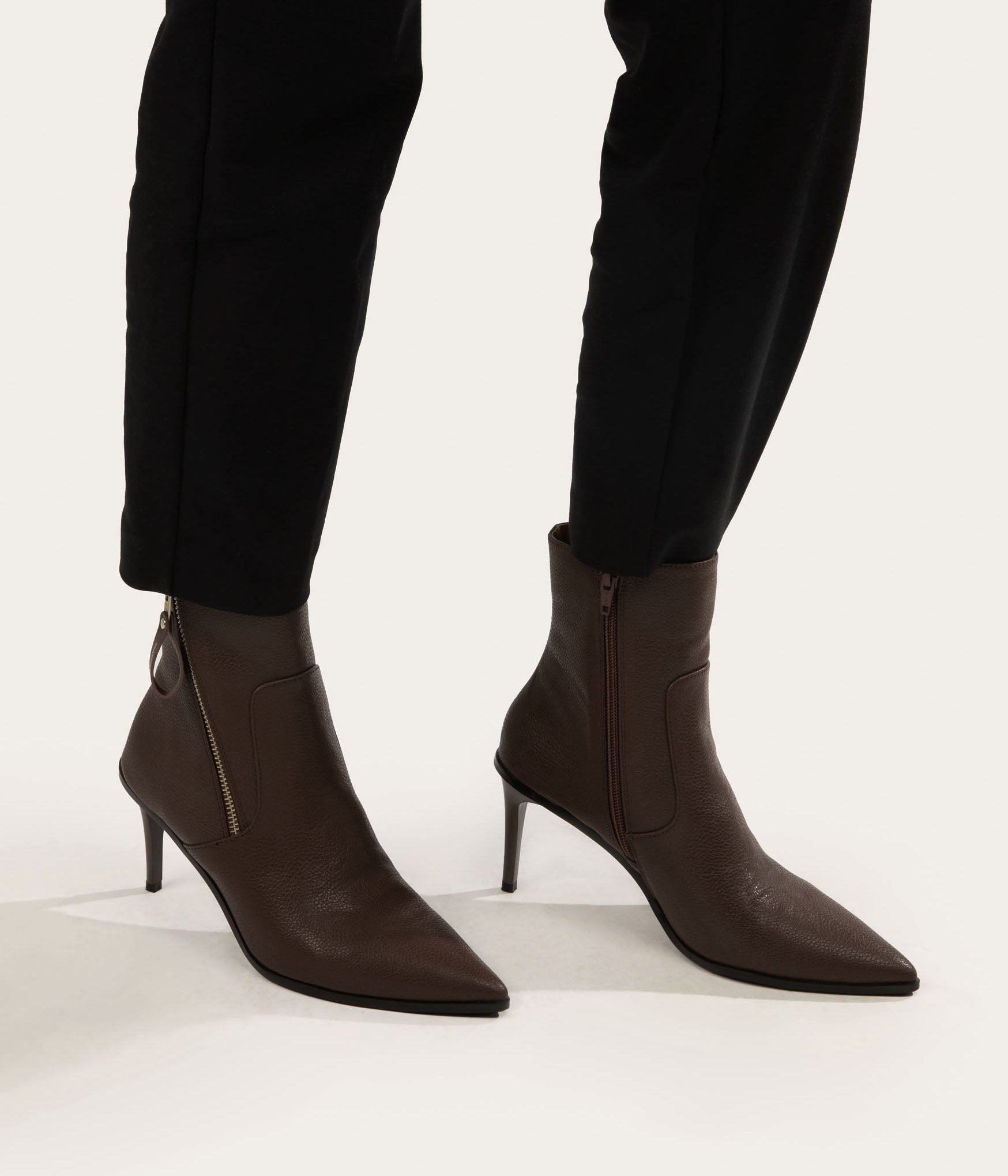 Matt & Nat Alaia Stiefeletten Schwarz 6,4cm Absatz
