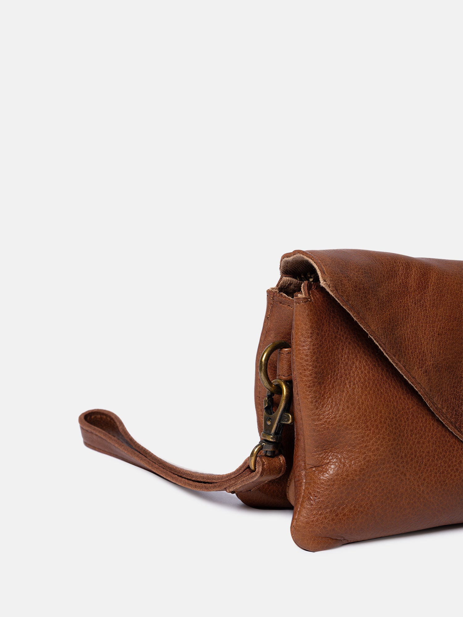 RE:DESIGNED Claire Urban Clutch Walnut Vollleder