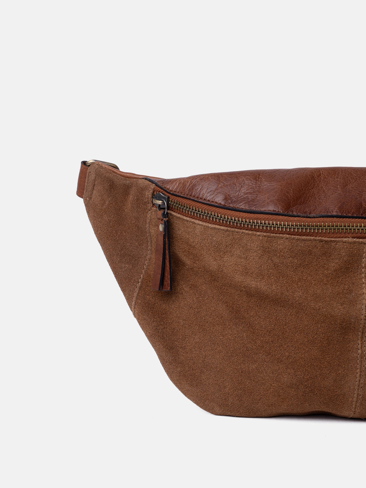 RE:DESIGNED Selma 6689 Bauchtasche Walnuss Vollleder