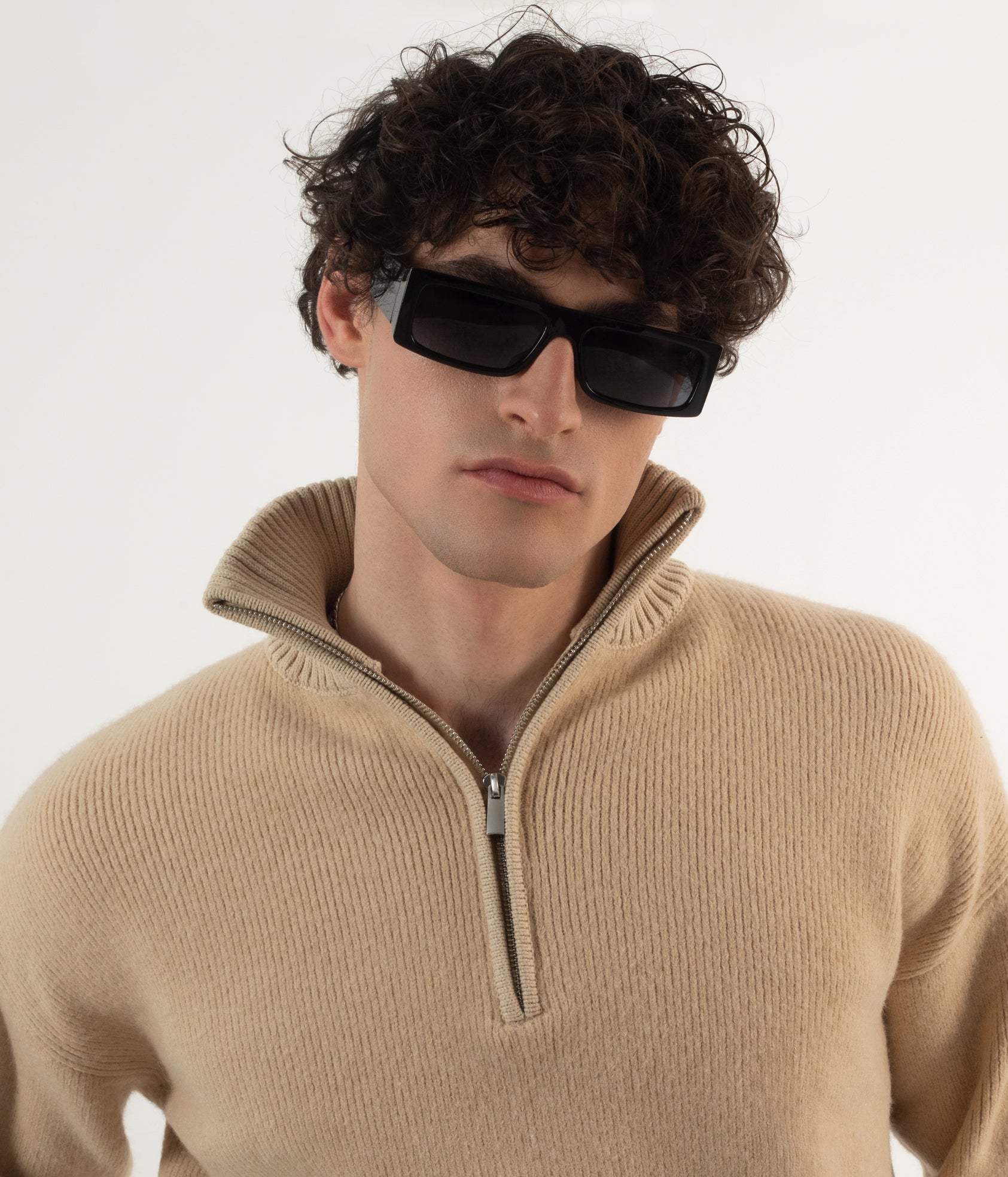 Matt & Nat Sawai-2 Sonnenbrille Rechteckig Schwarz Polarisiert
