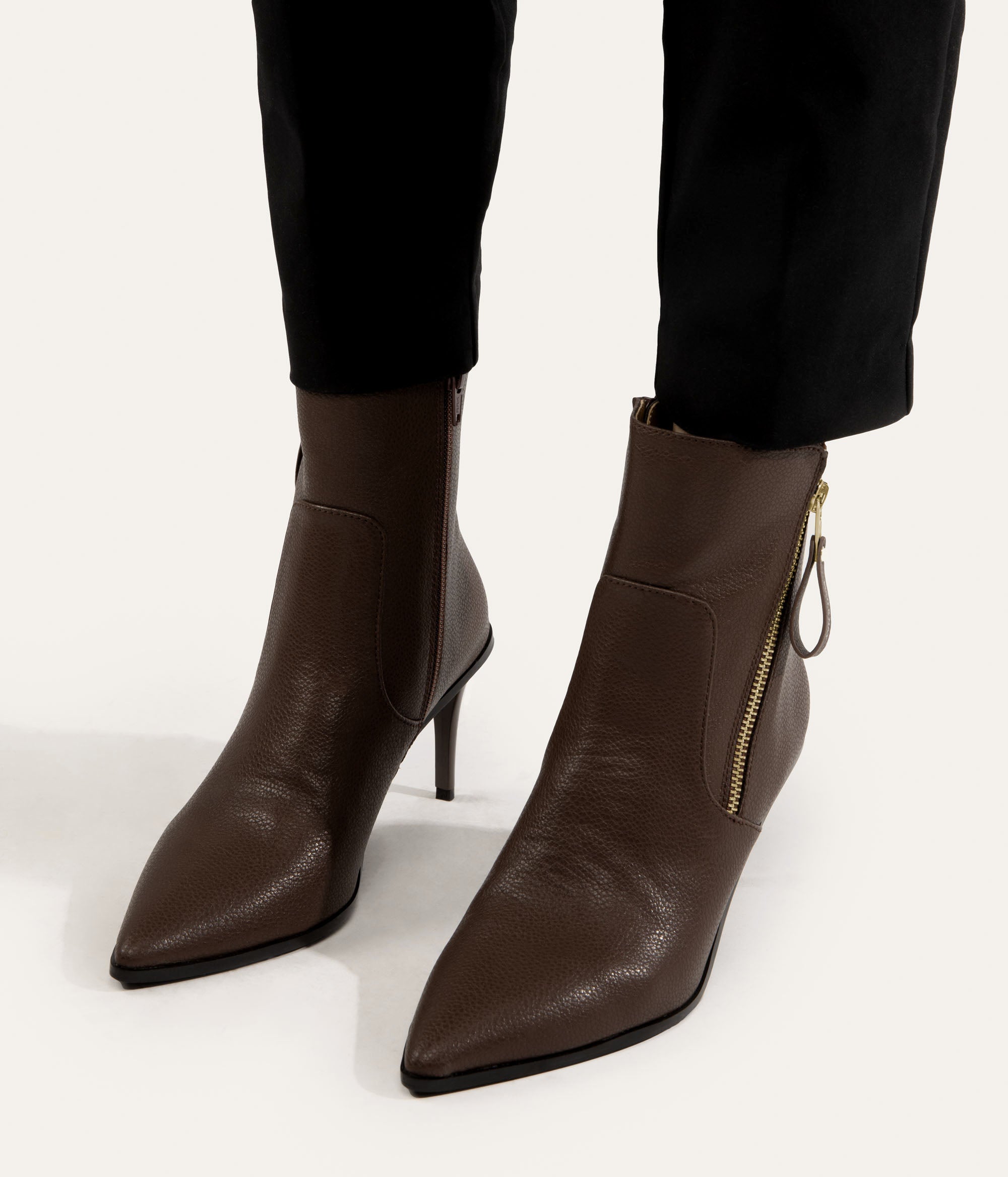 Matt & Nat Alaia Stiefeletten Schwarz 6,4cm Absatz