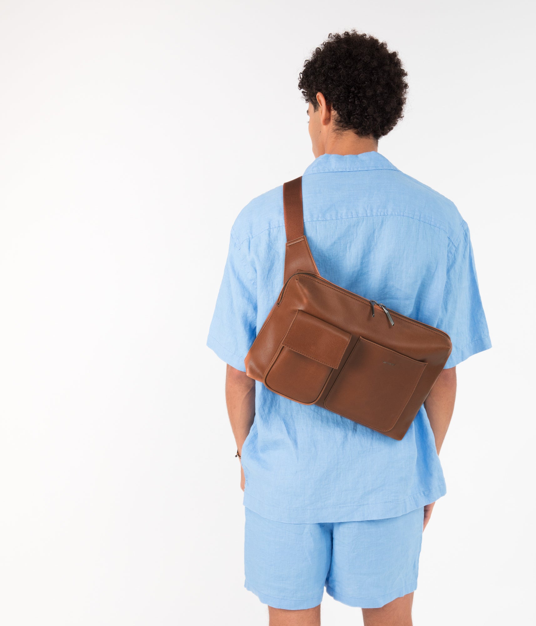 Matt & Nat Trey Sling Bag schwarz vegane Umhängetasche