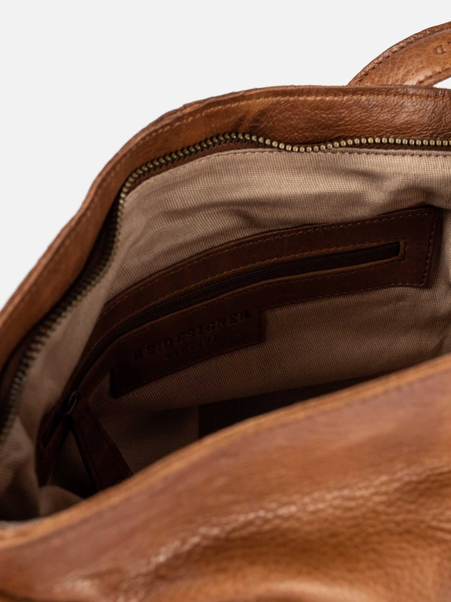 RE:DESIGNED 1656 Urban Umhängetasche Walnut Vollleder