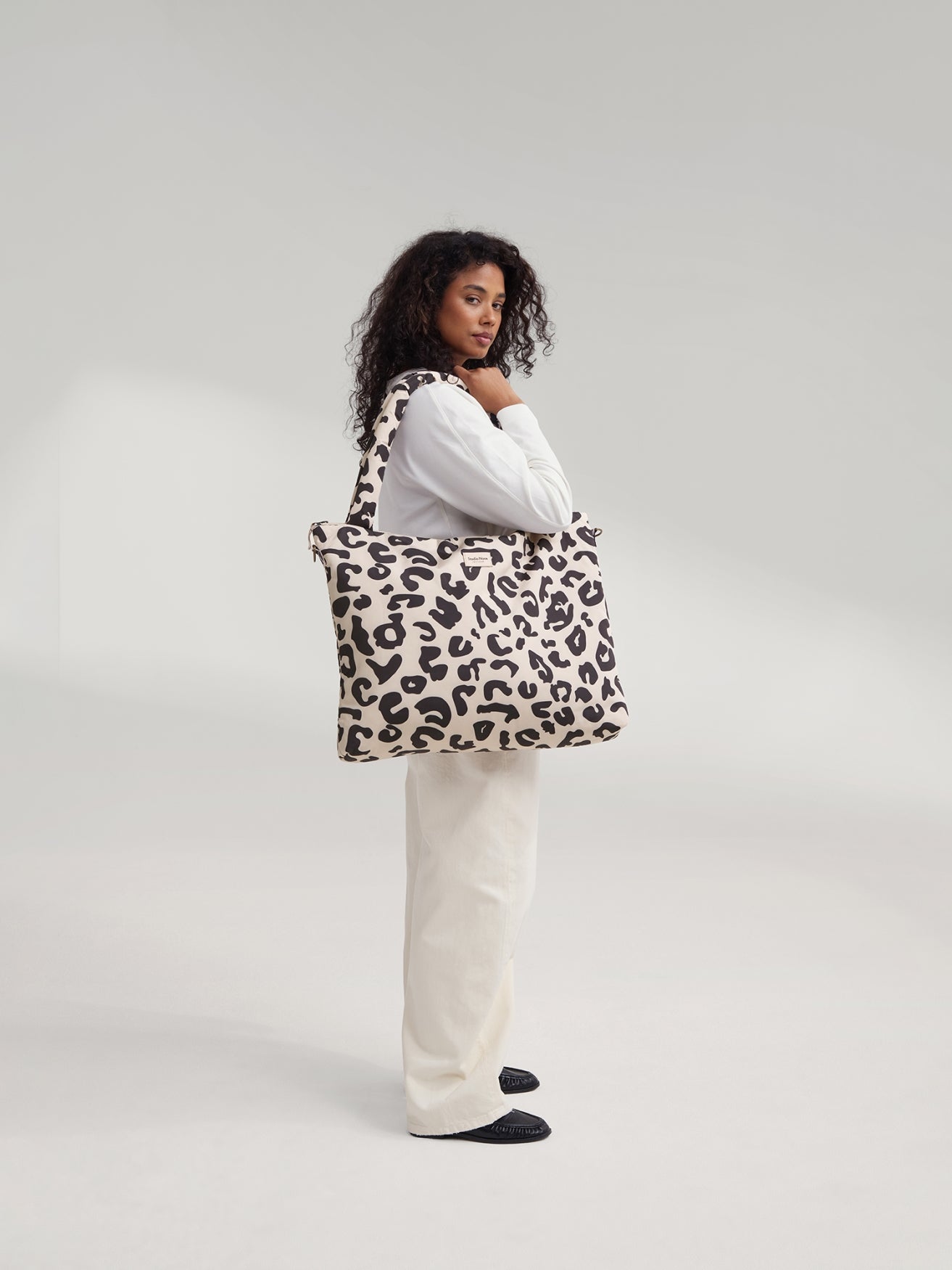 Studio Noos Puffy Wickeltasche Holy Cow schwarz