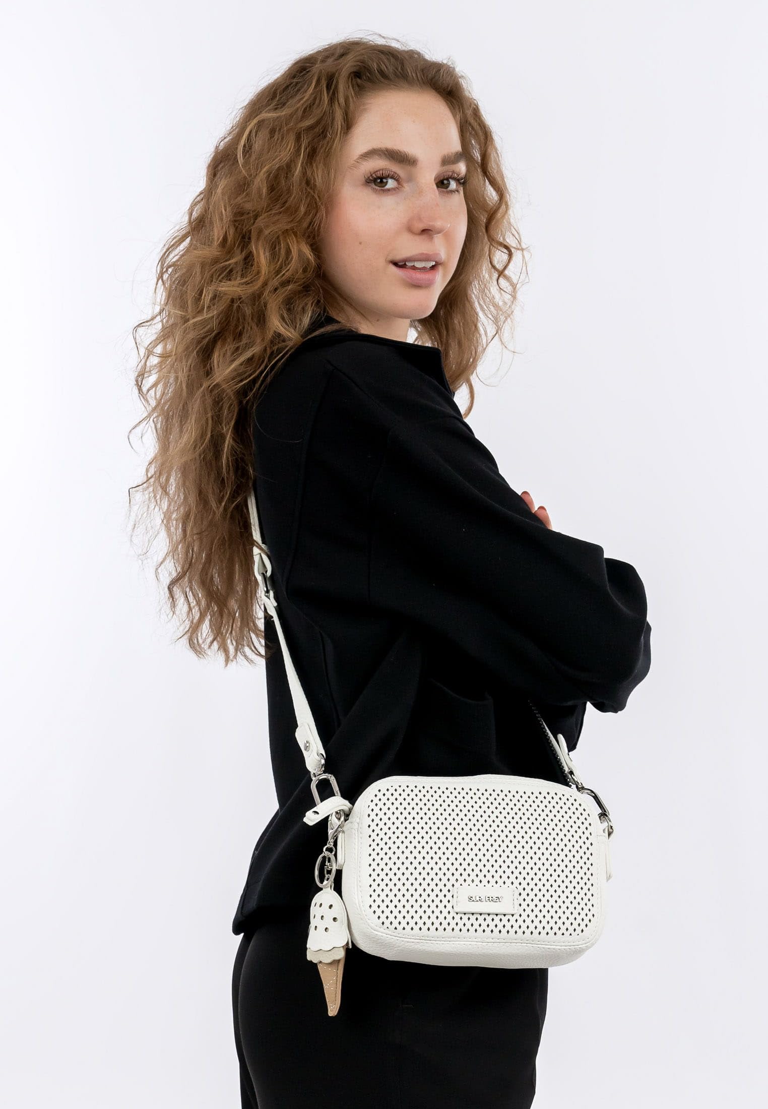 SURI FREY Cilly Crossbody Umhängetasche Weiß gelocht