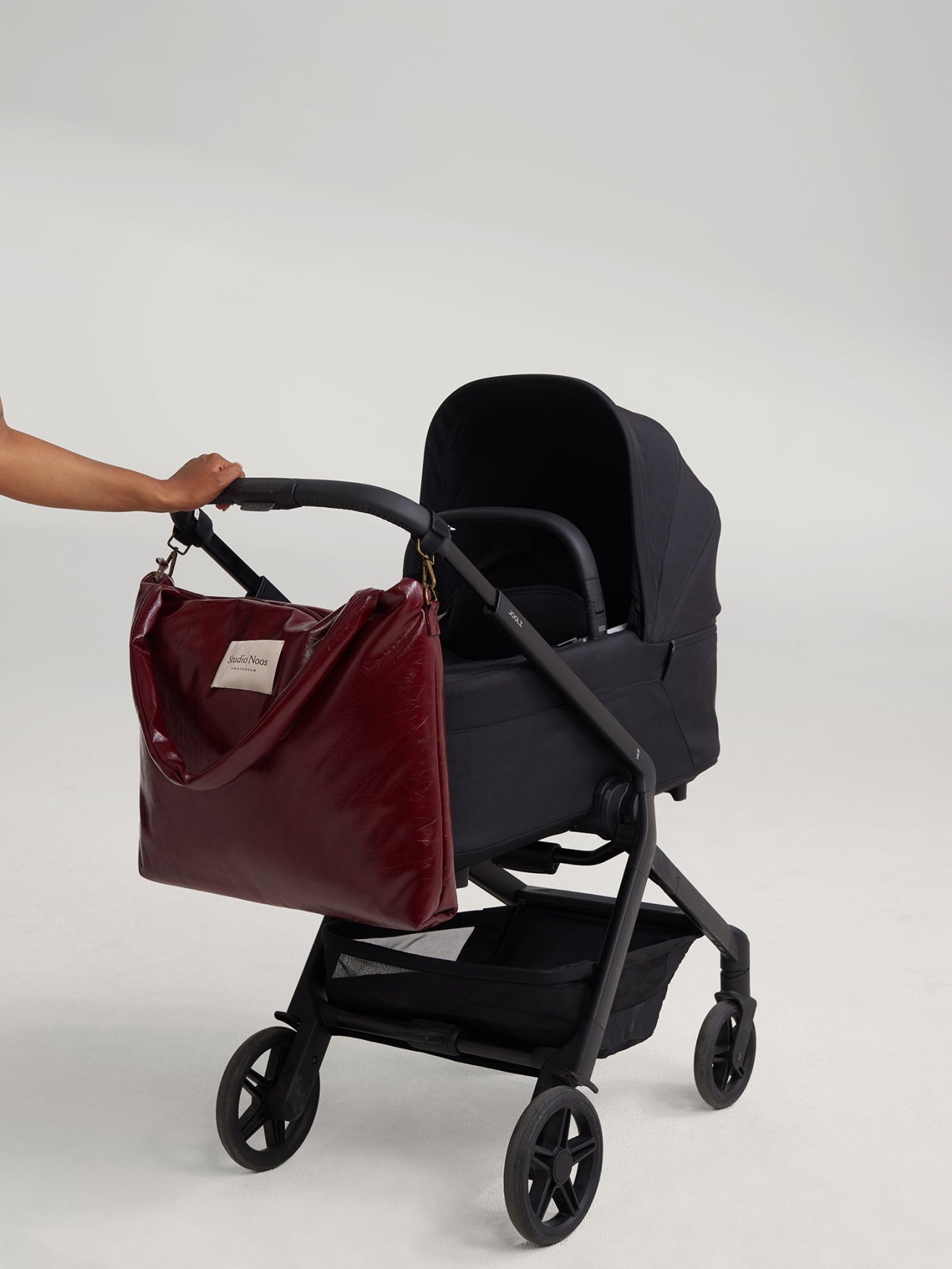 Studio Noos Vegan Leather Wickeltasche Burgunder Kunstleder