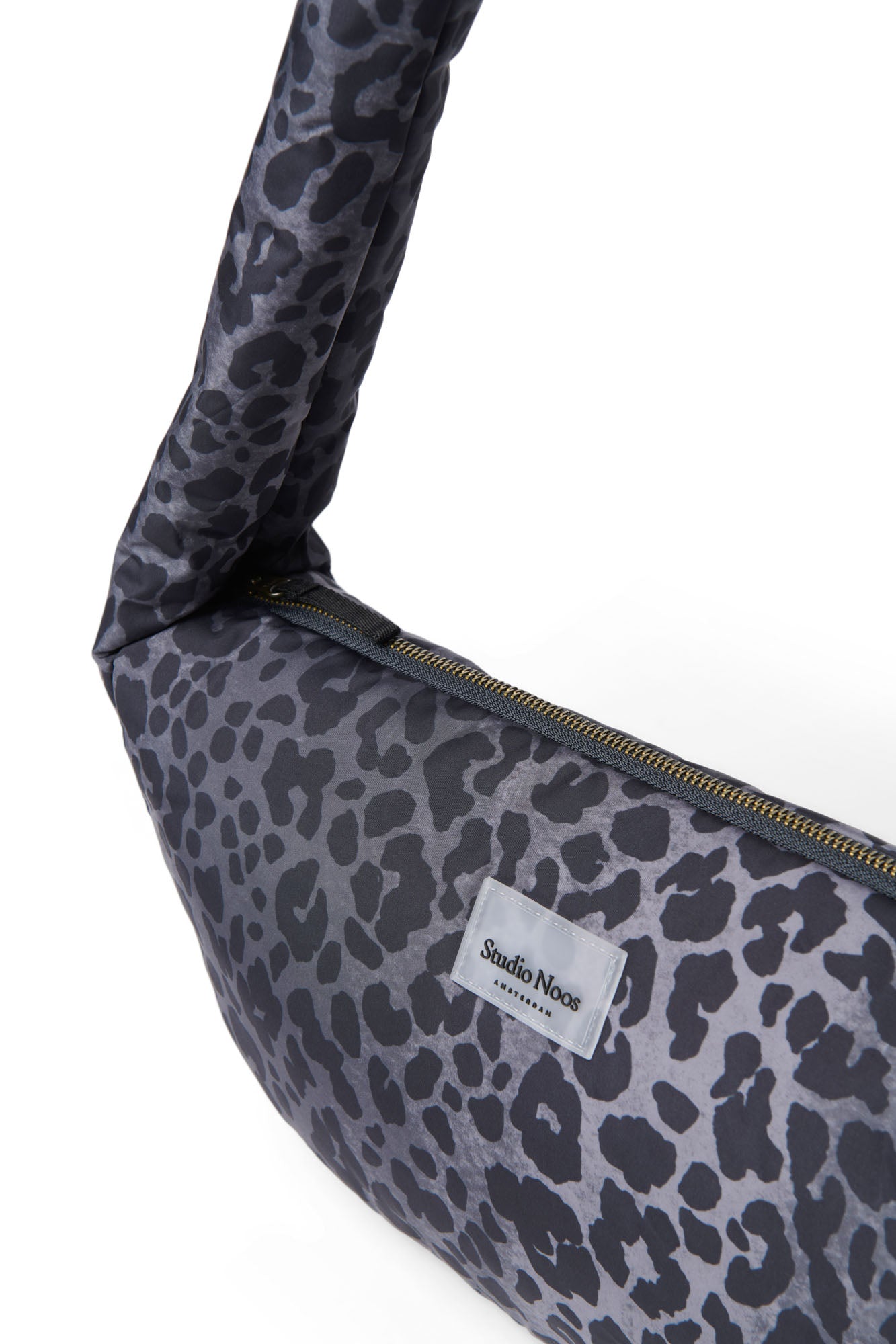Studio Noos Puffy Mini Umhängetasche Leopard