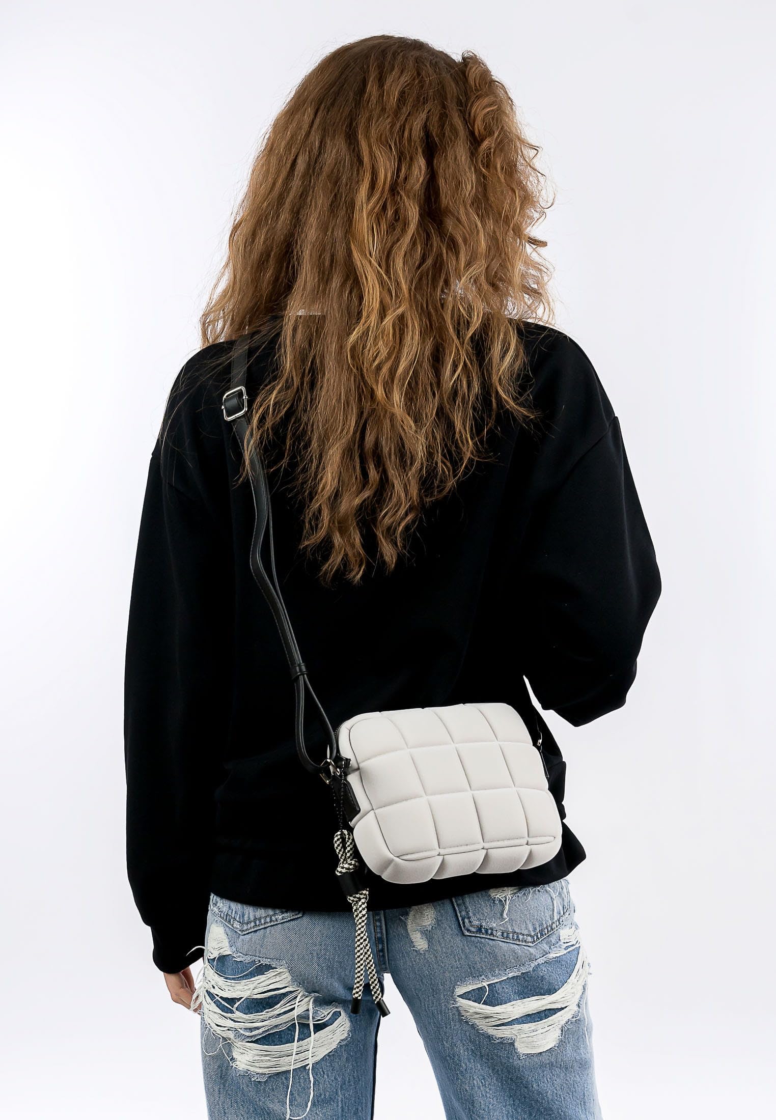 SURI FREY Jancy Crossbody Umhängetasche Hellgrau