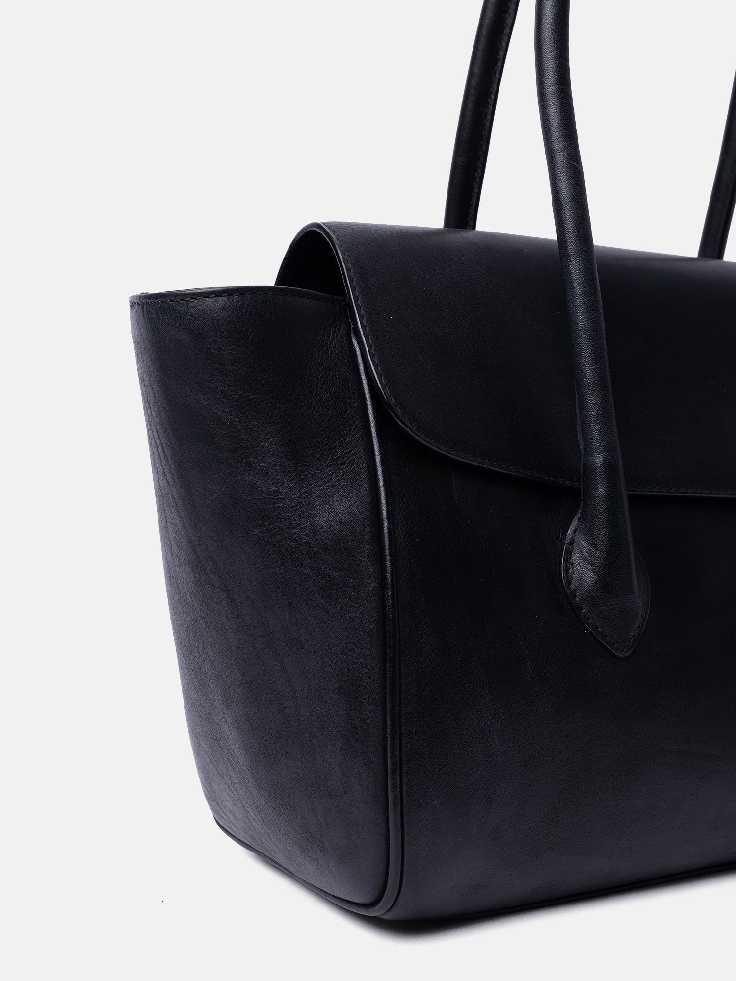 RE:DESIGNED Sisu Big Handtasche Schwarz Rindsleder