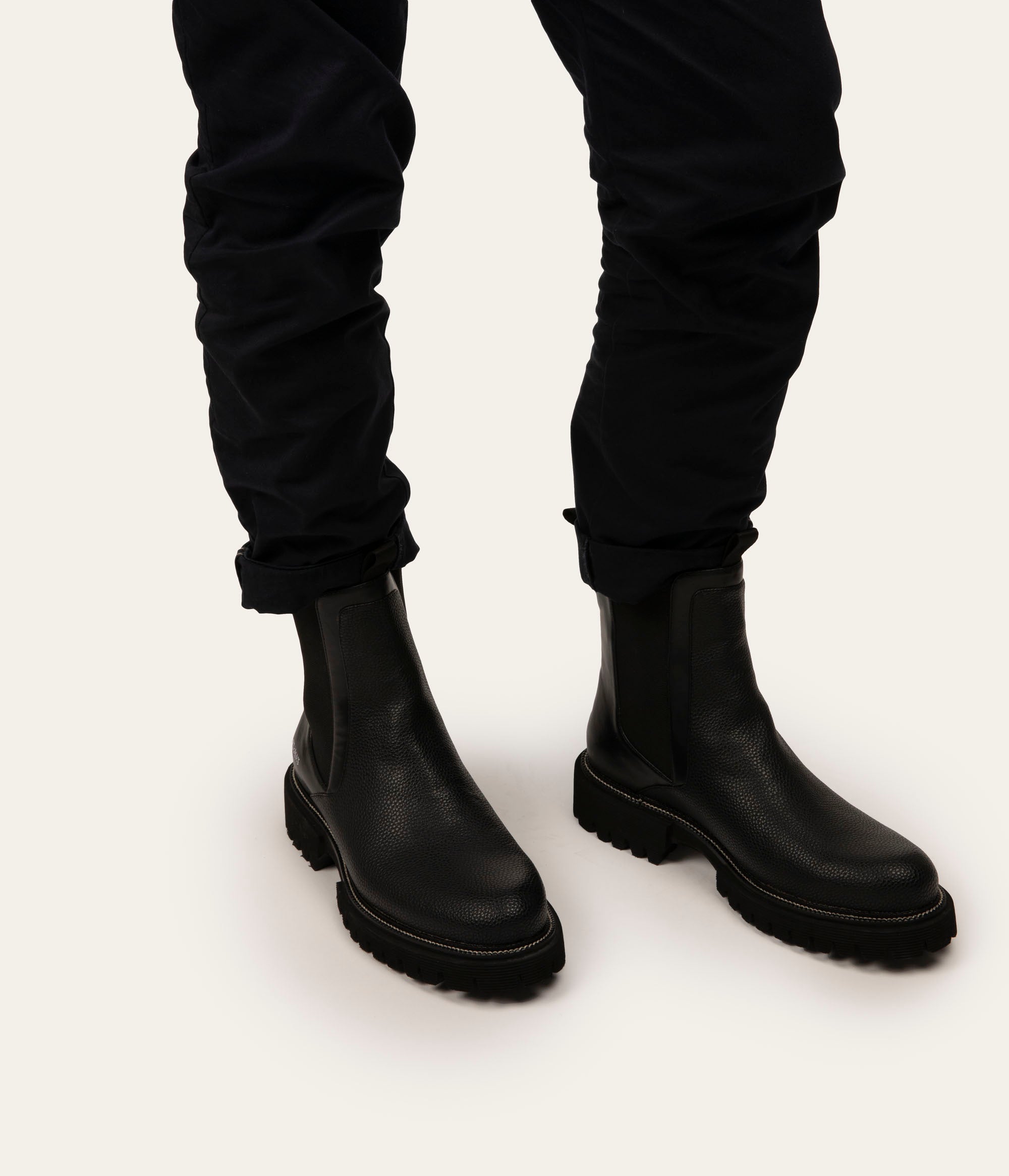 Matt & Nat Arlo Chelsea Boots Schwarz Herren vegan