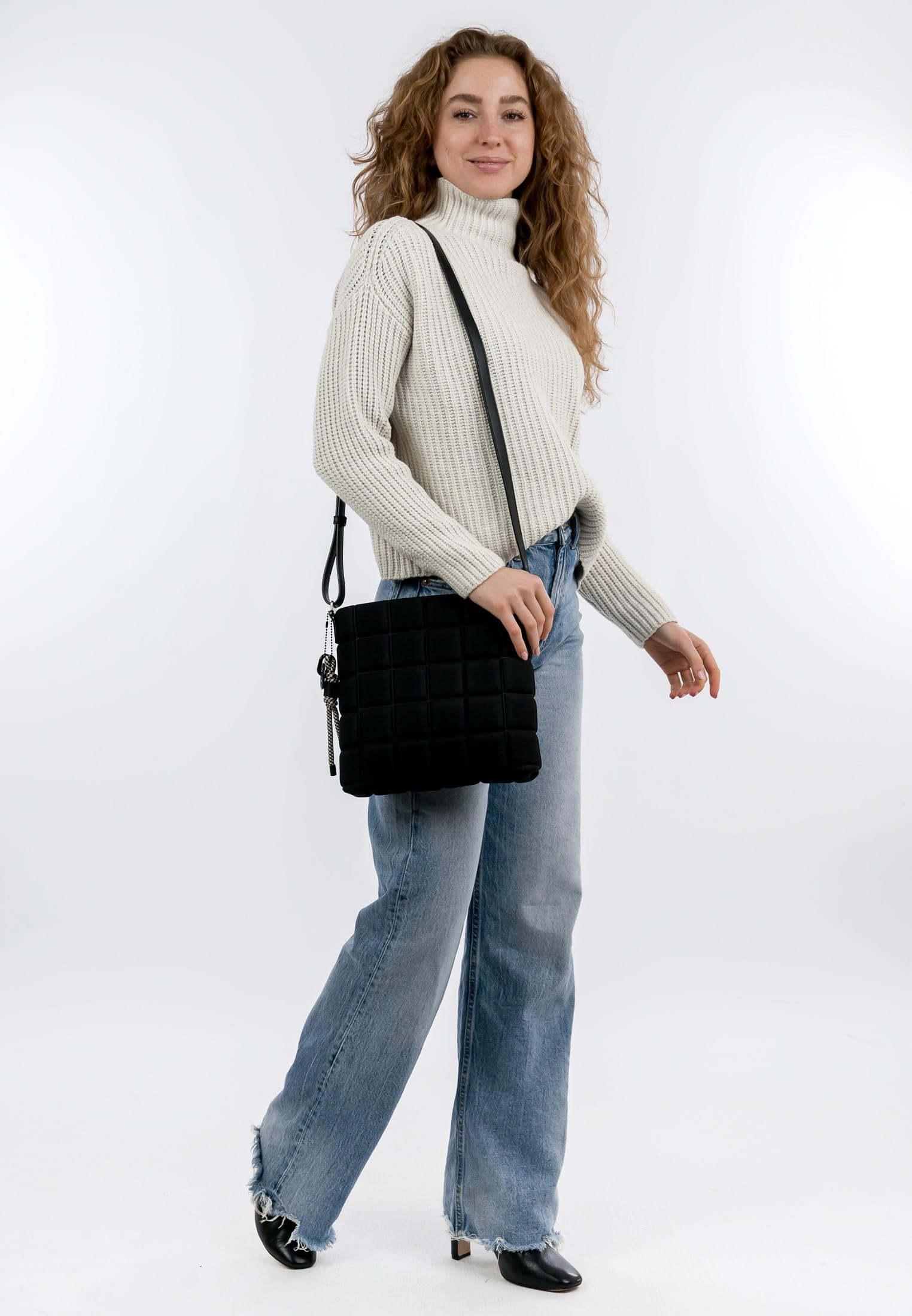 SURI FREY Jancy Crossover Bag Umhängetasche Schwarz Stepp