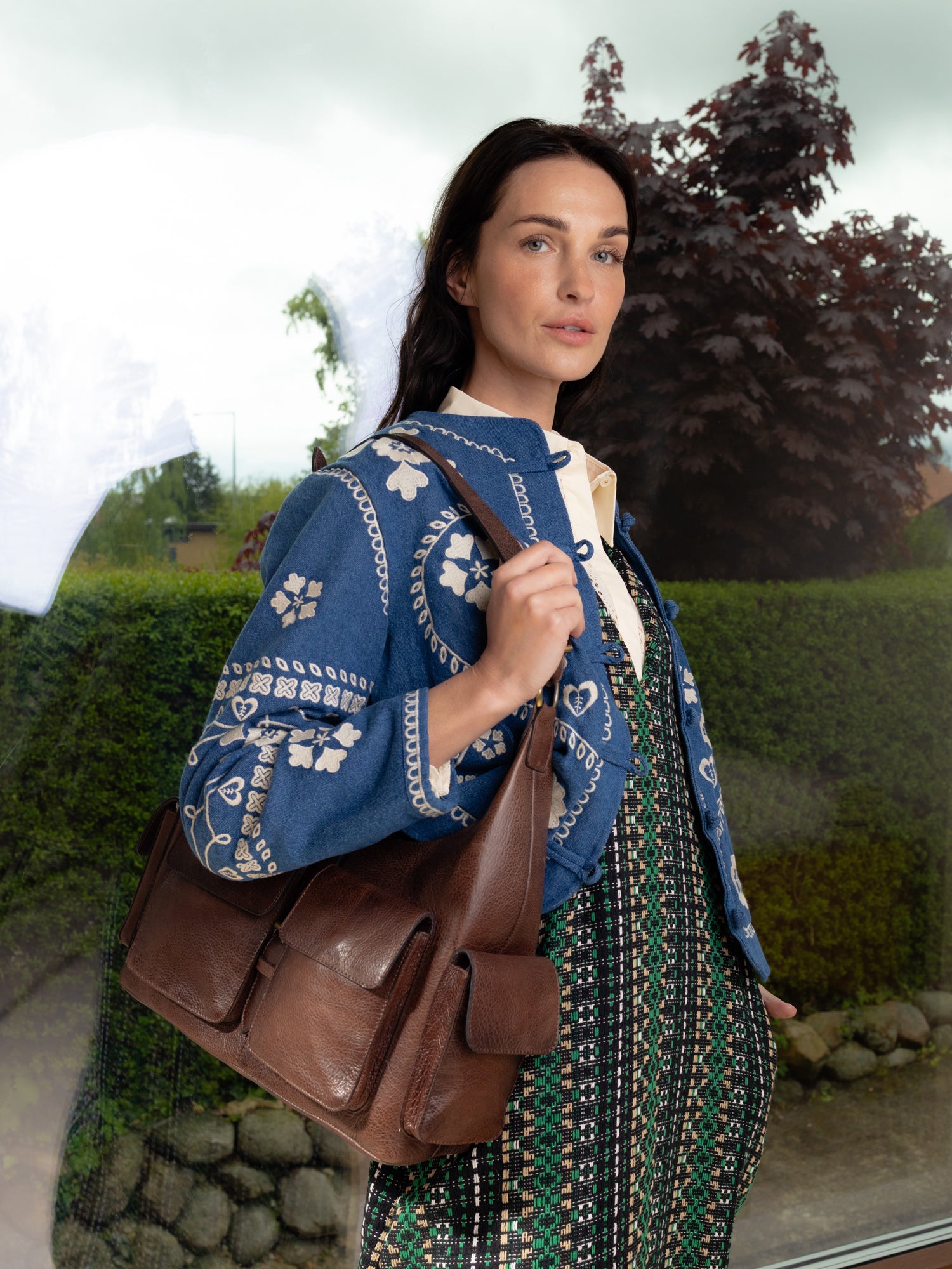RE:DESIGNED Solvej Large Schultertasche Woodsmoke Vollleder