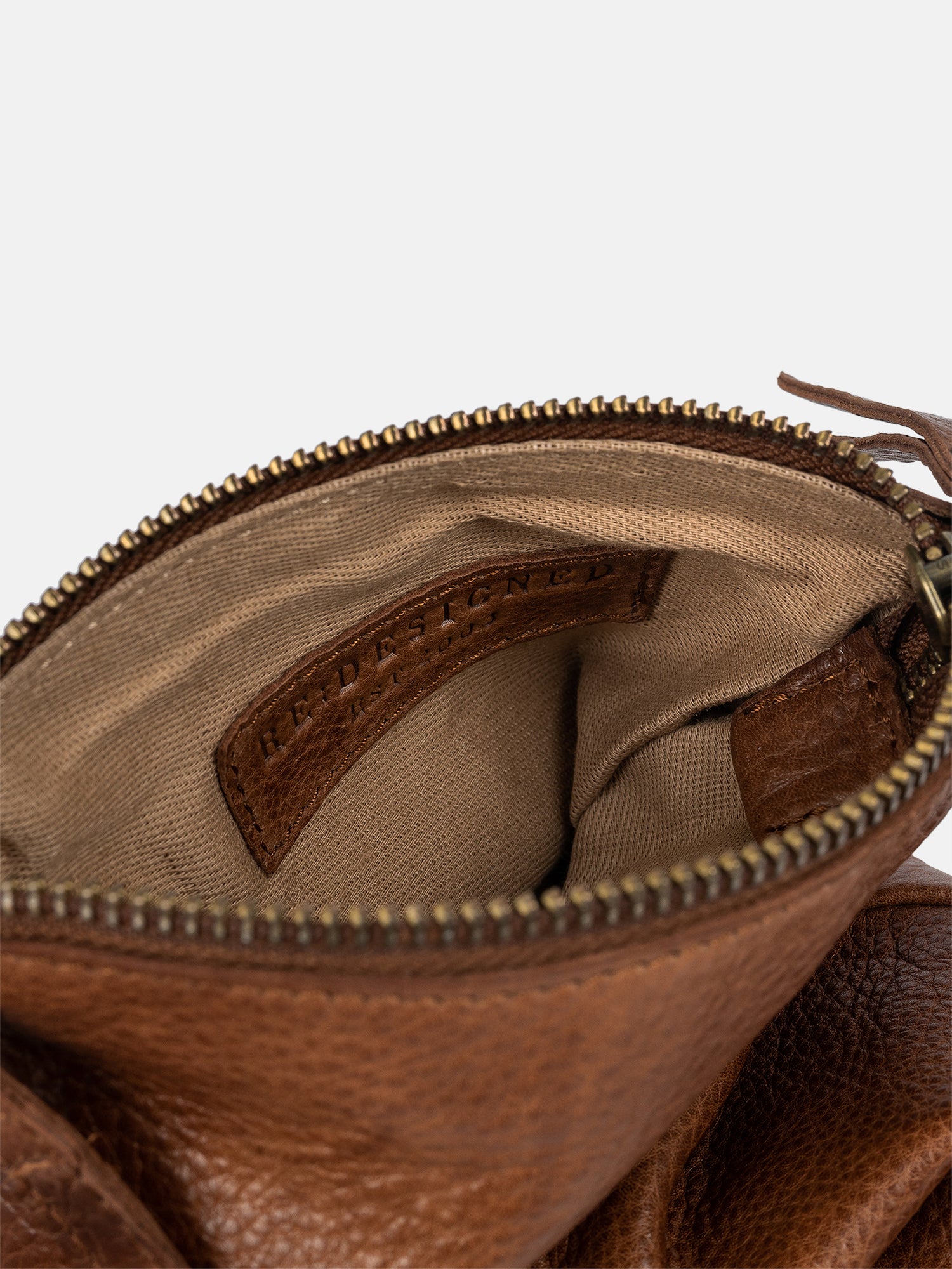 RE:DESIGNED Jane Urban Handytasche Walnut Leder
