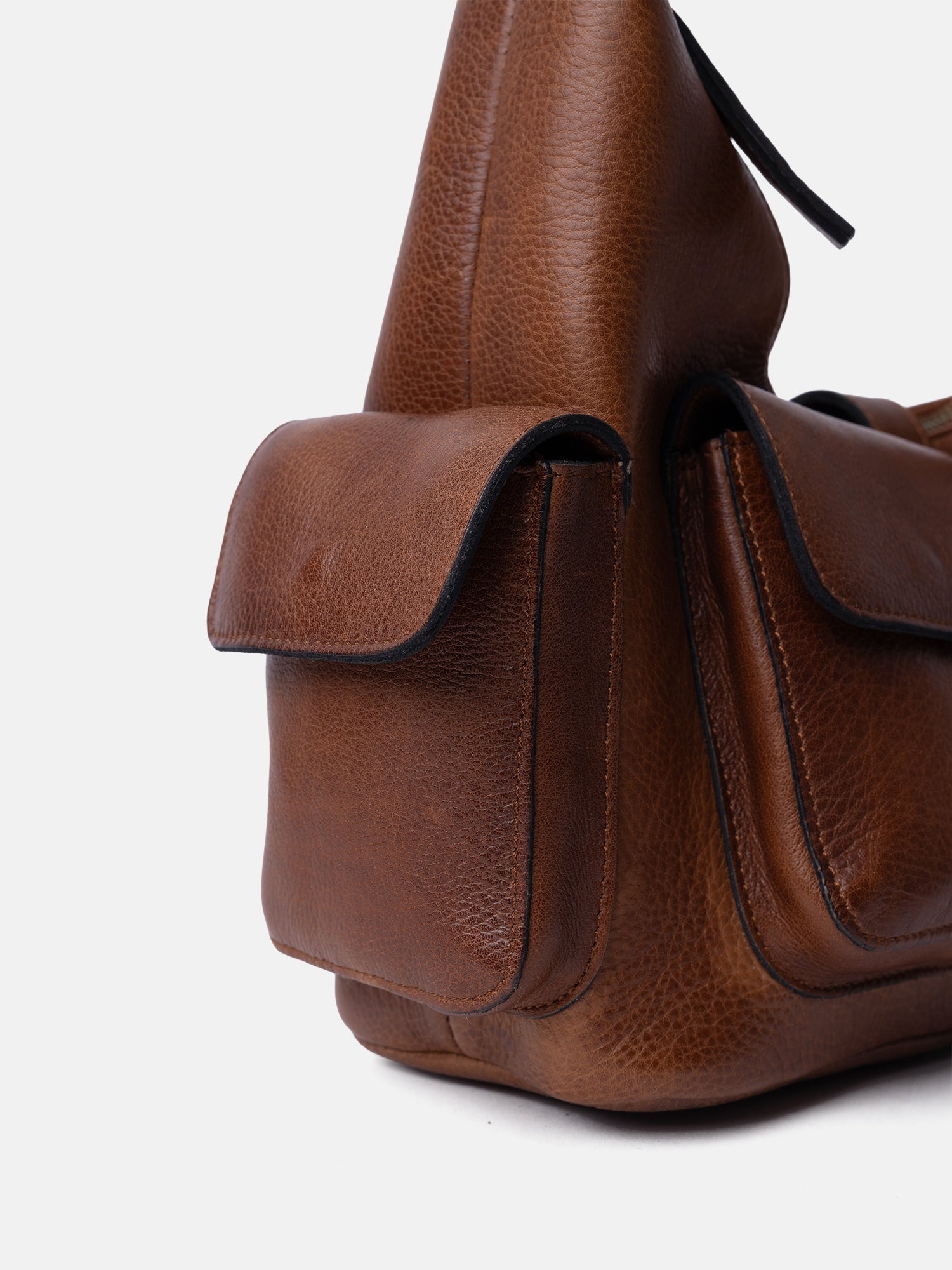 RE:DESIGNED Solvej Medium Schultertasche Walnut Vollleder