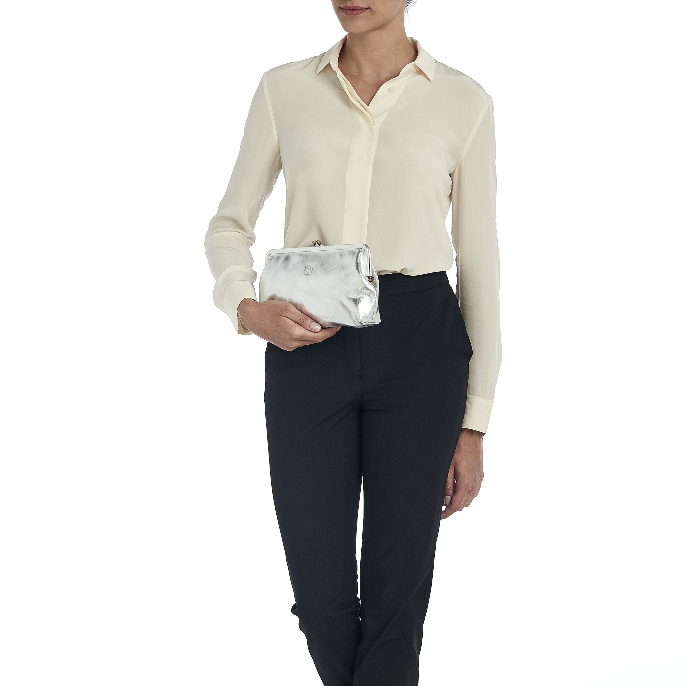 Il Bisonte Manuela Pochette Silber Rindsleder