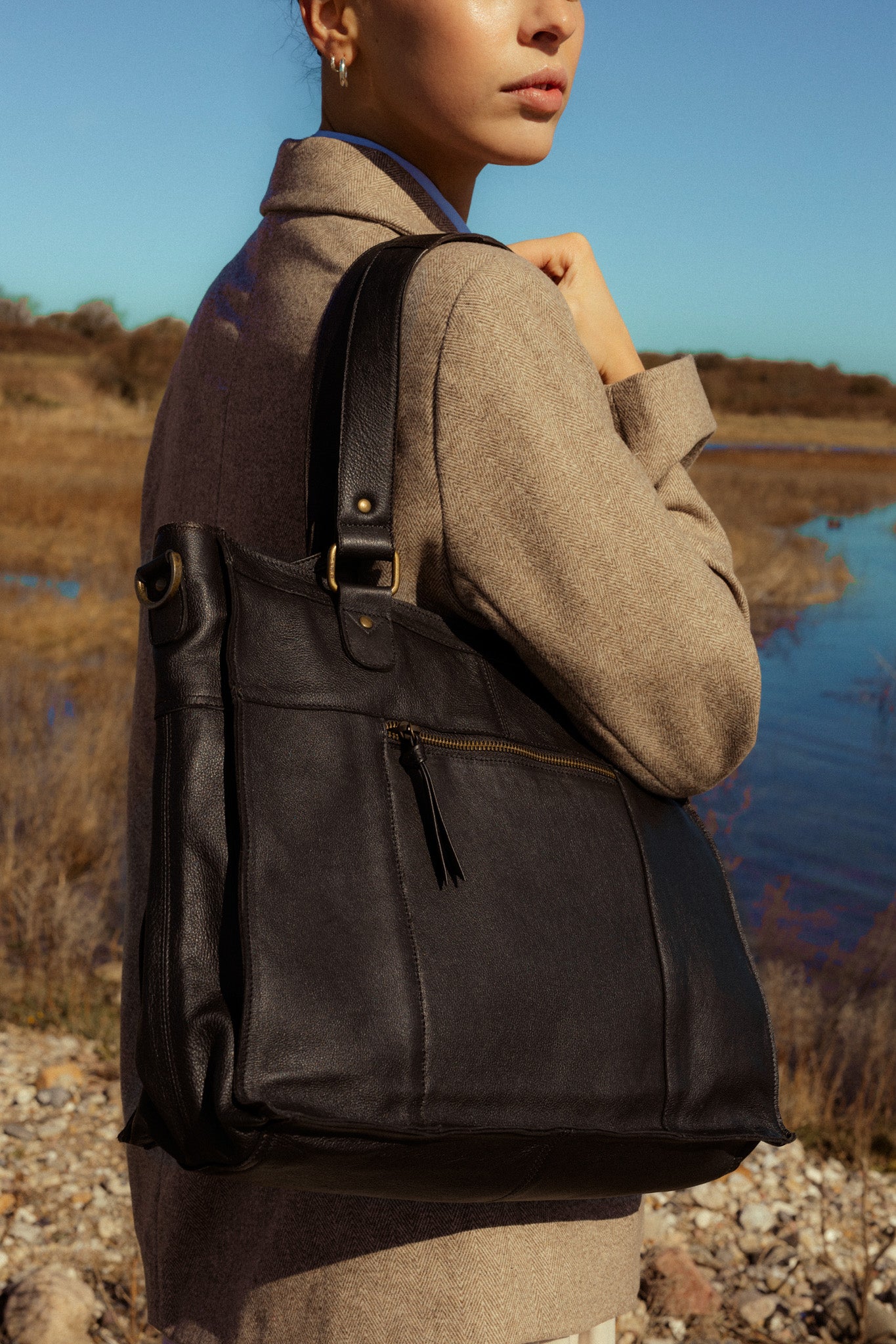 RE:DESIGNED Molly Urban Schultertasche Schwarz Laptop