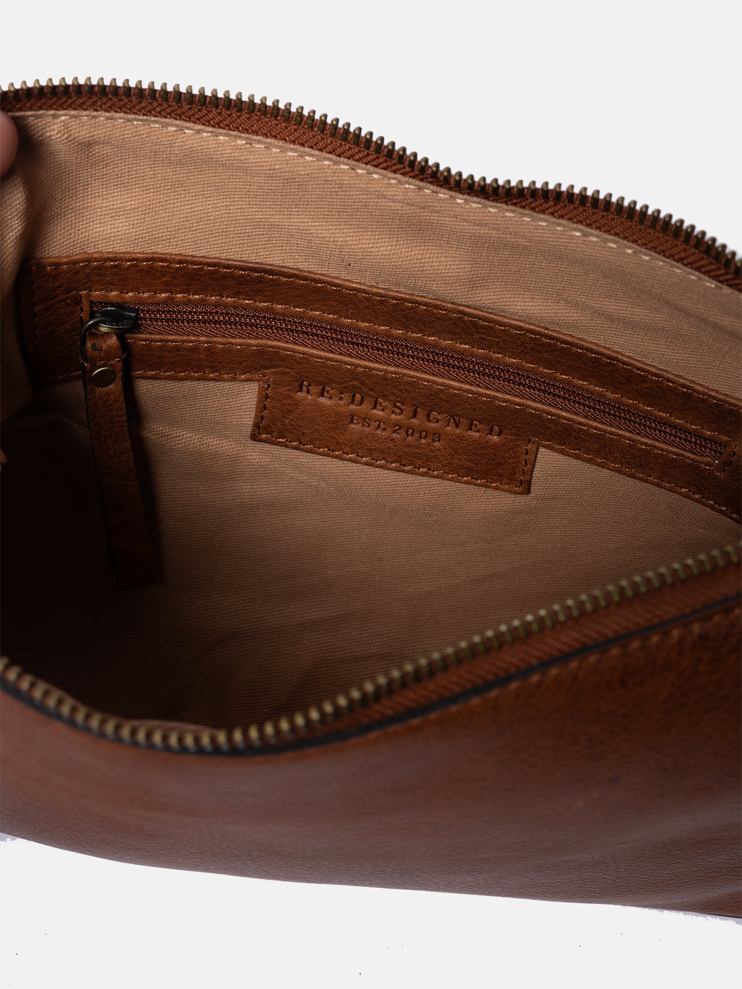 RE:DESIGNED Nada 6598 Schultertasche Walnut Vollleder