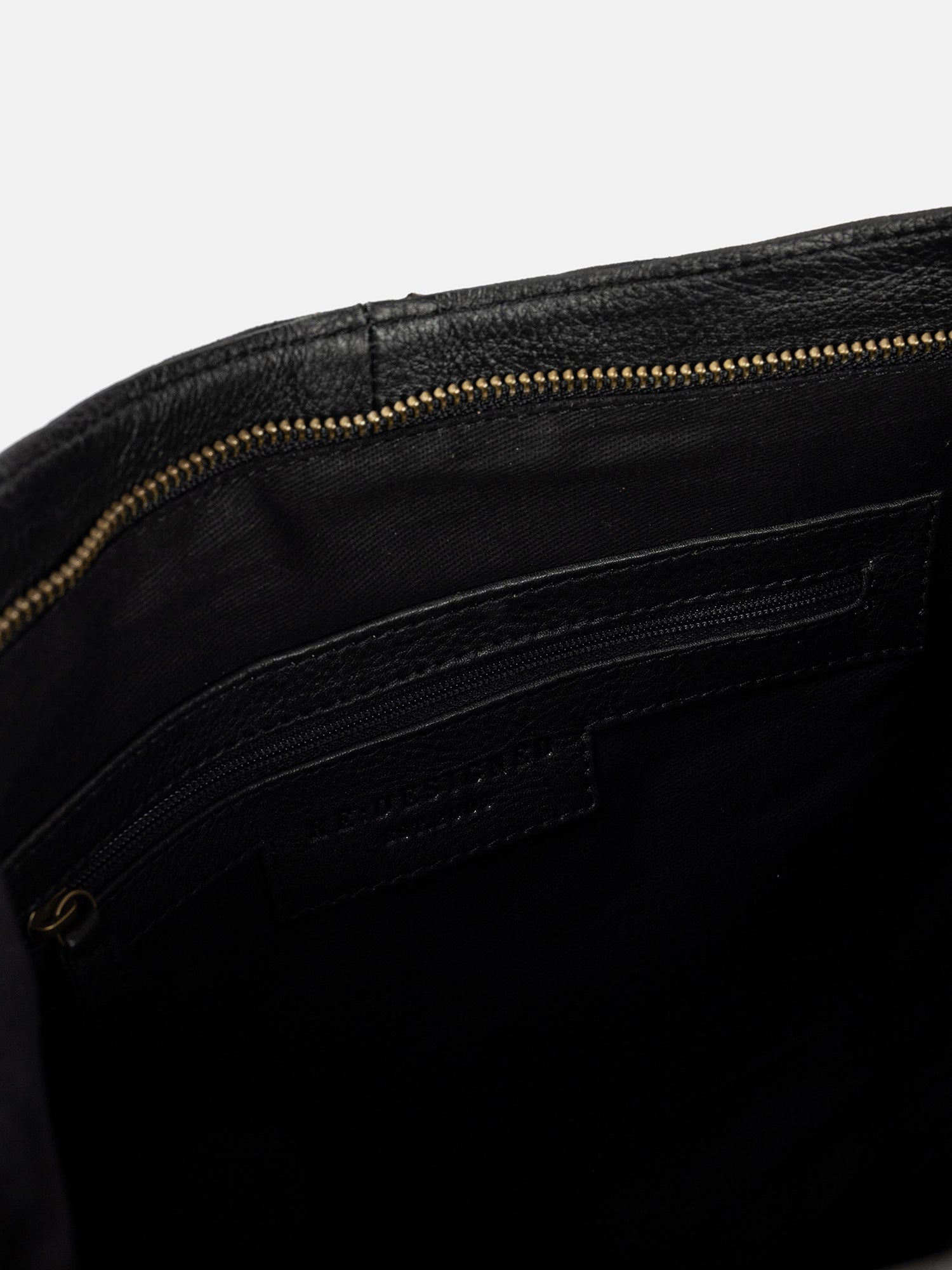 RE:DESIGNED Molly Urban Schultertasche Schwarz Laptop