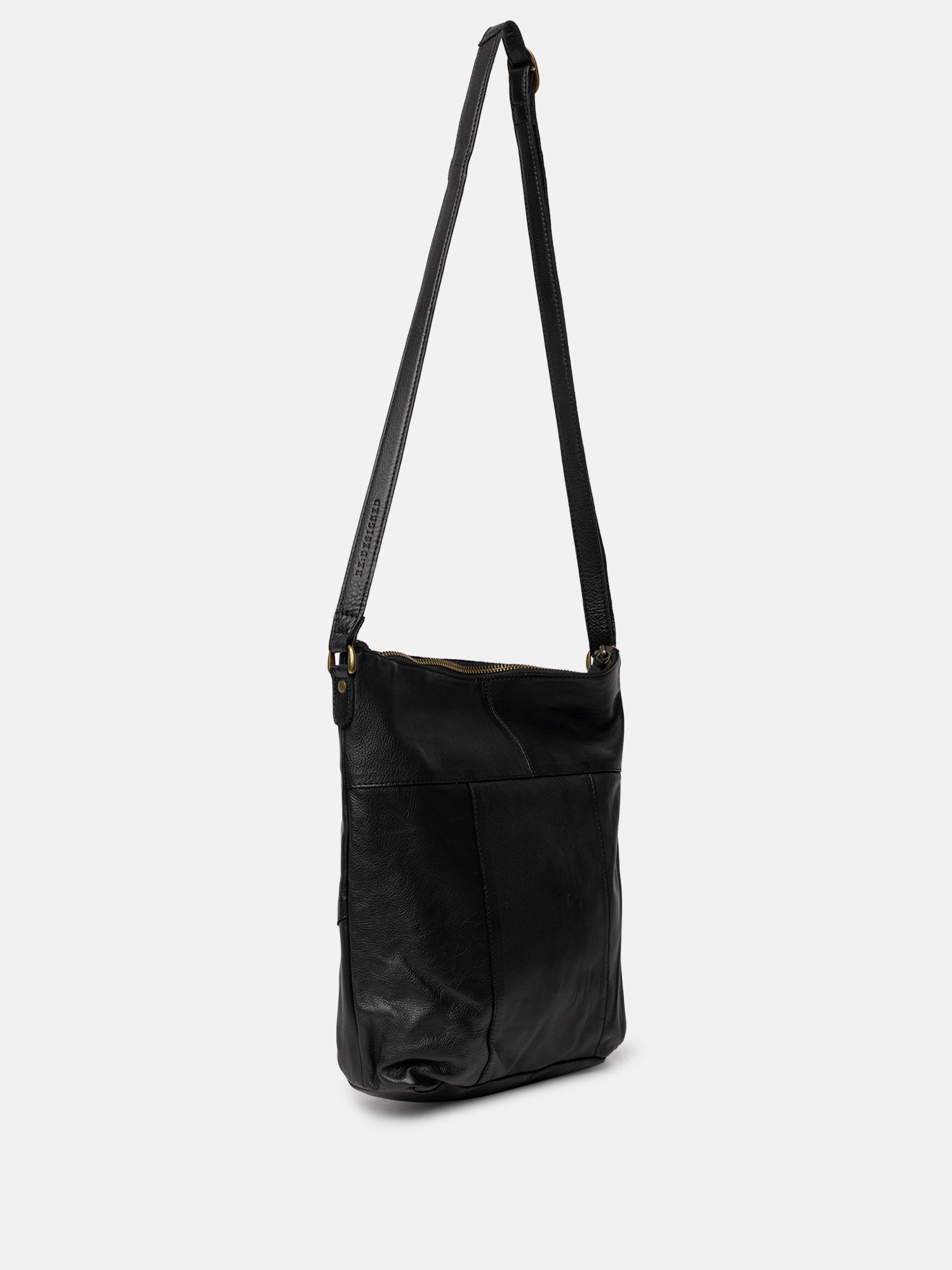 RE:DESIGNED Leknes Urban Umhängetasche Schwarz Vollleder