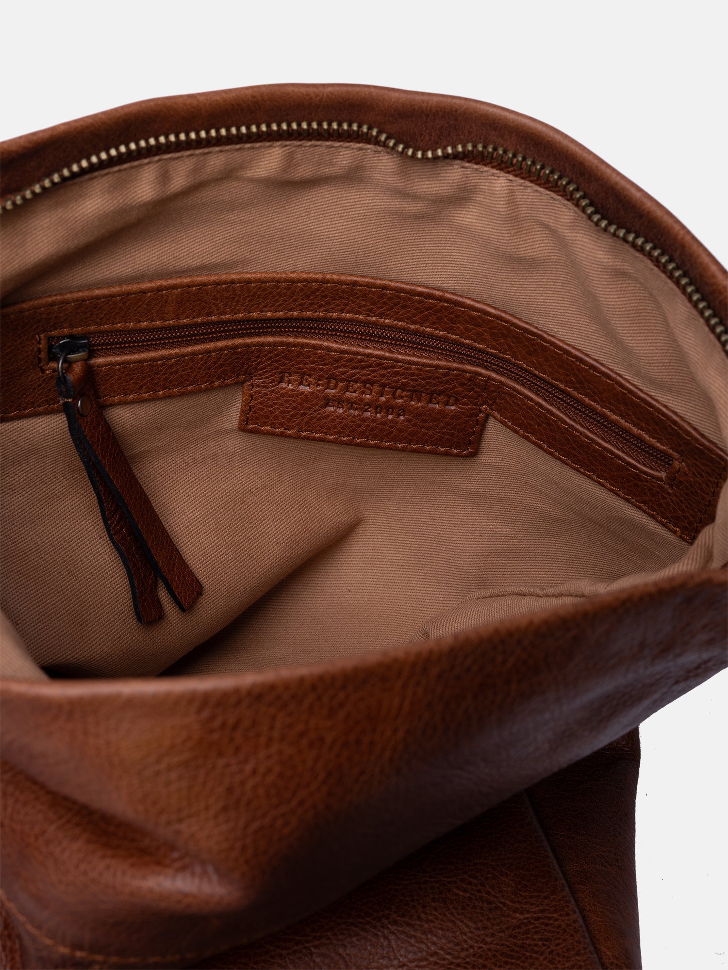 RE:DESIGNED Olea Big Umhängetasche Walnut Vollleder