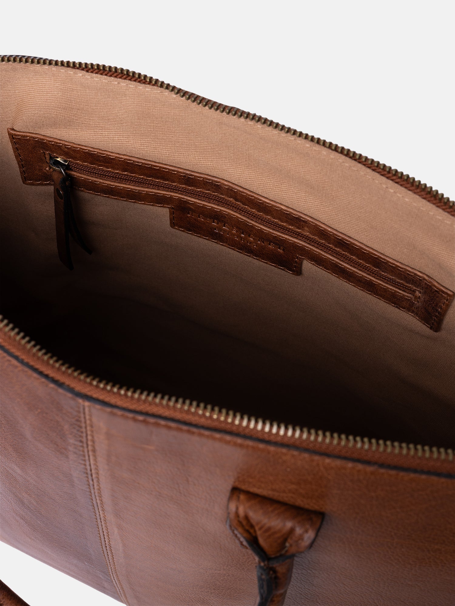 RE:DESIGNED Silje Big Schultertasche Walnut Rindsleder