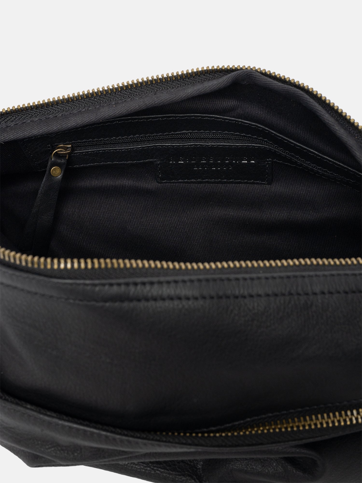 RE:DESIGNED Merla Urban Bauchtasche Schwarz Vollleder