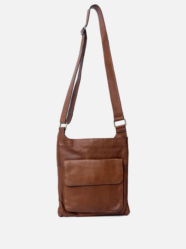 RE:DESIGNED Sara Big Umhängetasche Walnut Vollleder