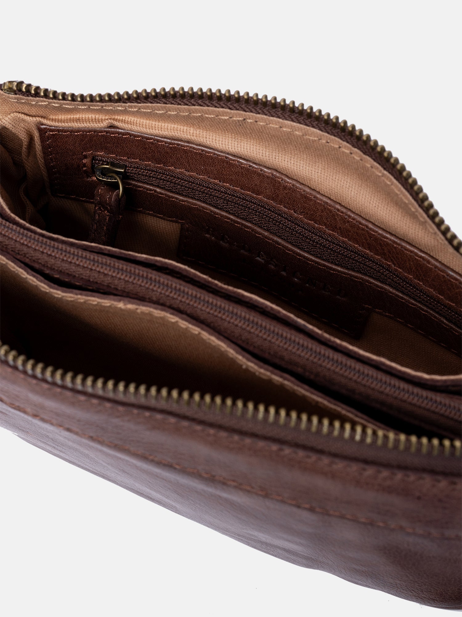 RE:DESIGNED Lisa Urban Clutch Woodsmoke Vollleder