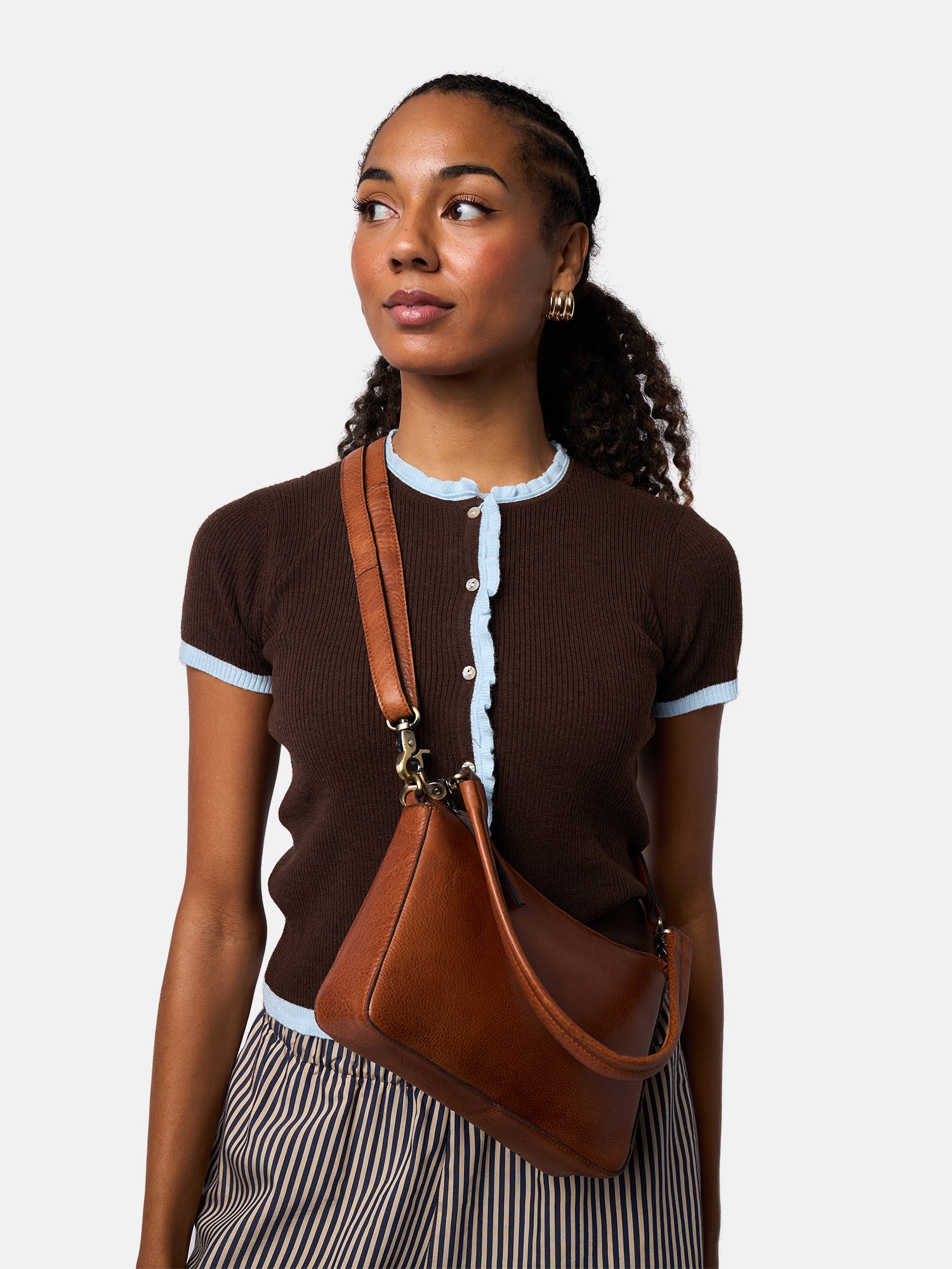 RE:DESIGNED Nada 6598 Schultertasche Walnut Vollleder