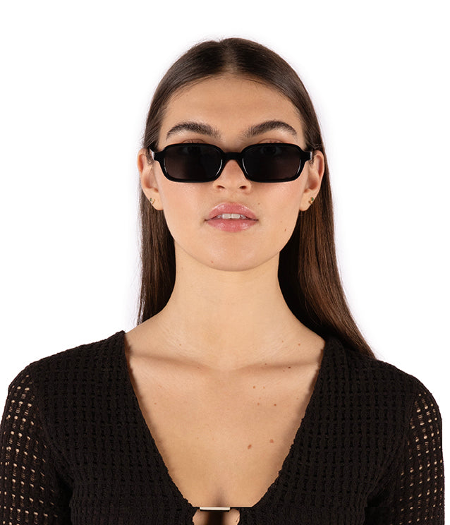Matt & Nat MENDI Sonnenbrille Schwarz polarisiert recycelt