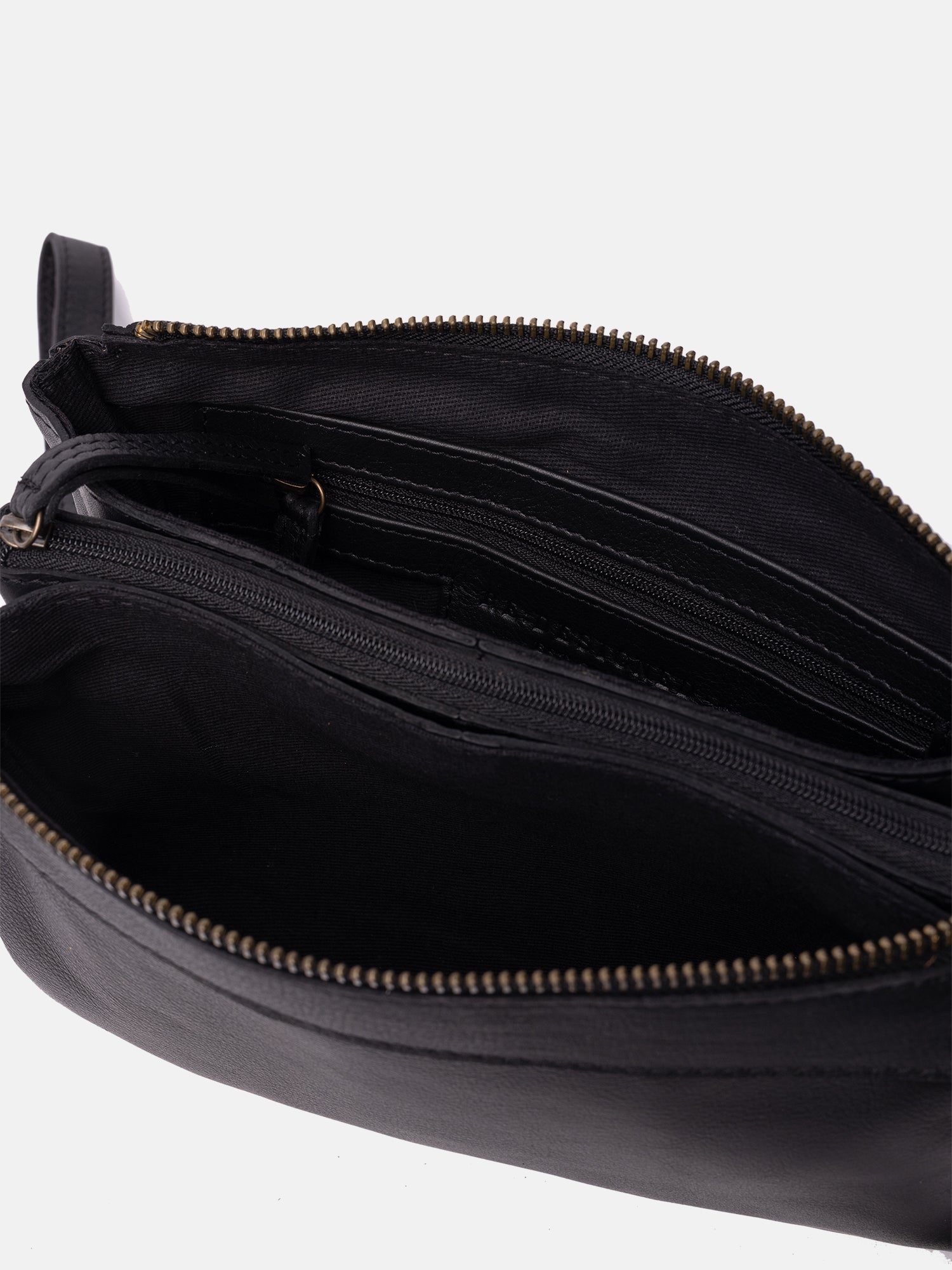 RE:DESIGNED Ola Clutch Schwarz Vollleder