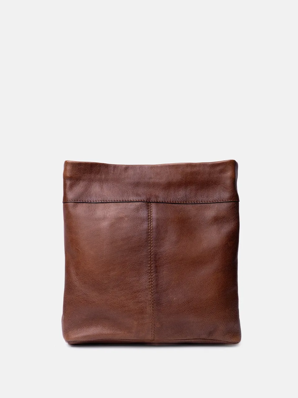RE:DESIGNED Olea Small Umhängetasche Walnut Vollleder