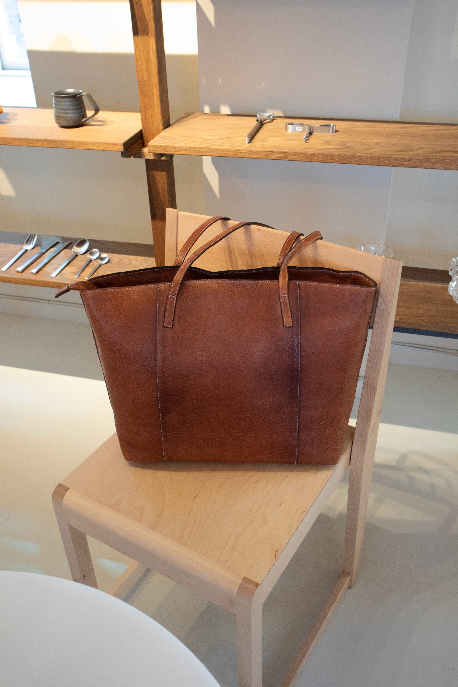 RE:DESIGNED Malou Big Shopper Walnut Vollleder
