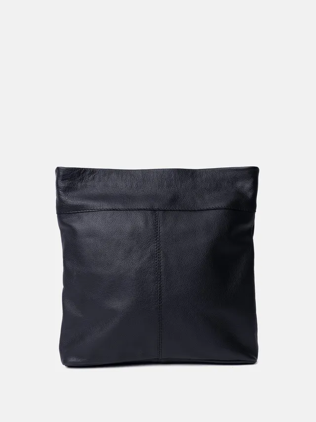 RE:DESIGNED Olea Small Umhängetasche Schwarz Vollleder
