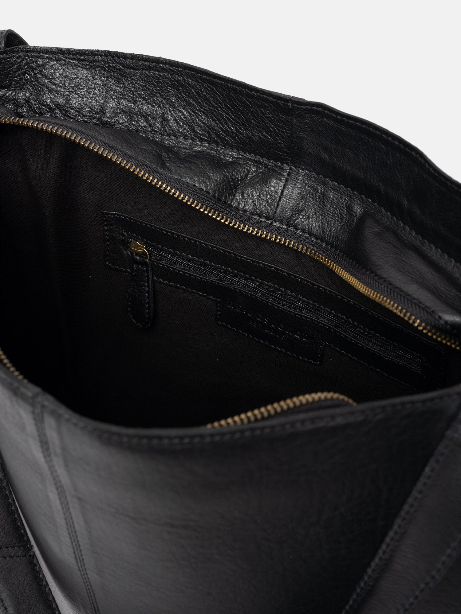 RE:DESIGNED Aro Urban Schultertasche Schwarz 15"